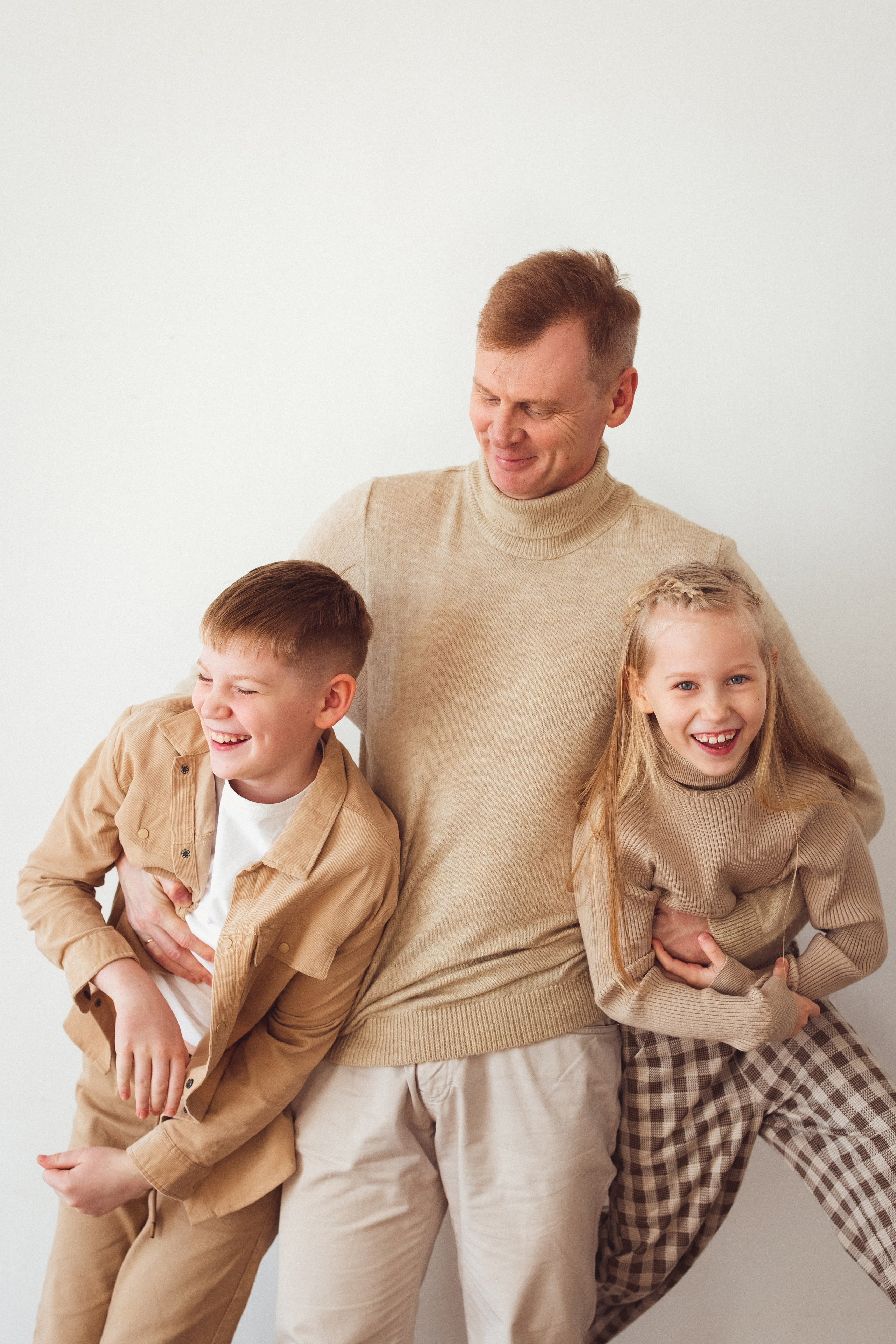 Семейная фотосессия в фотостудии «Mestone». Семейный и детский фотограф в Краснодаре Анна Трашкова