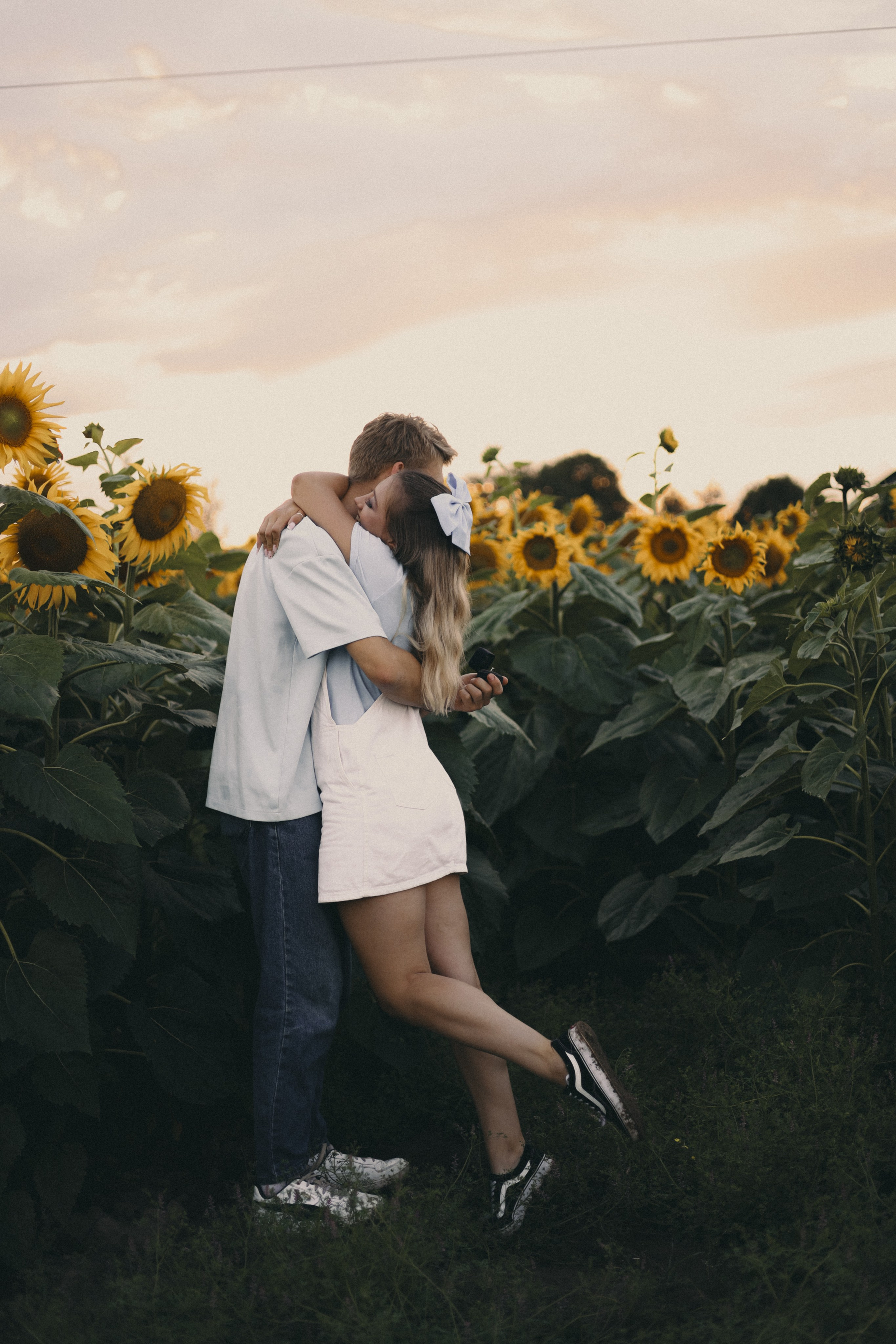 Михаил и Валерия | Подсолнухи. Фотограф Мария Лаенко