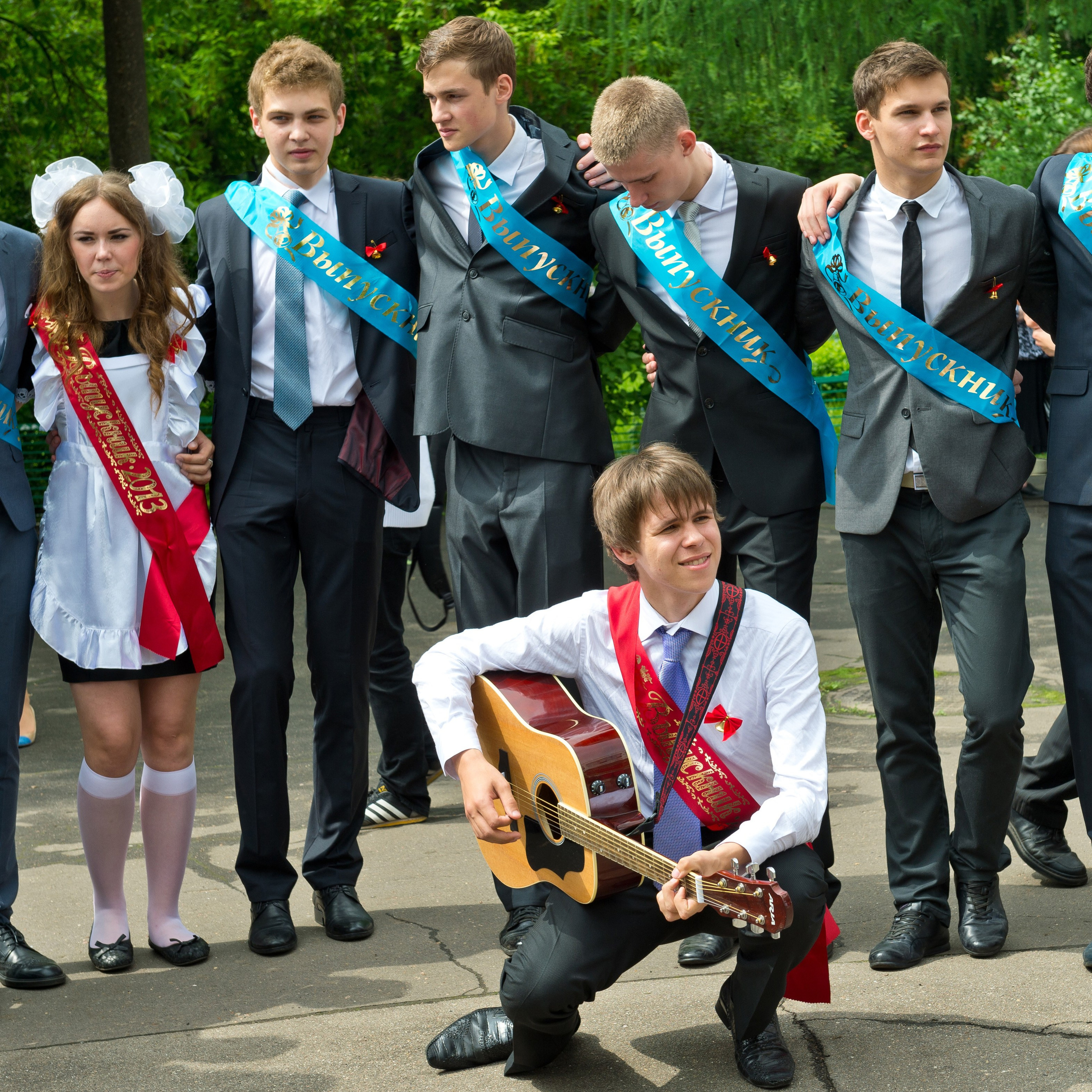 Выпускные альбомы для 9 и 11 классов. Этим Детям — выпускные альбомы