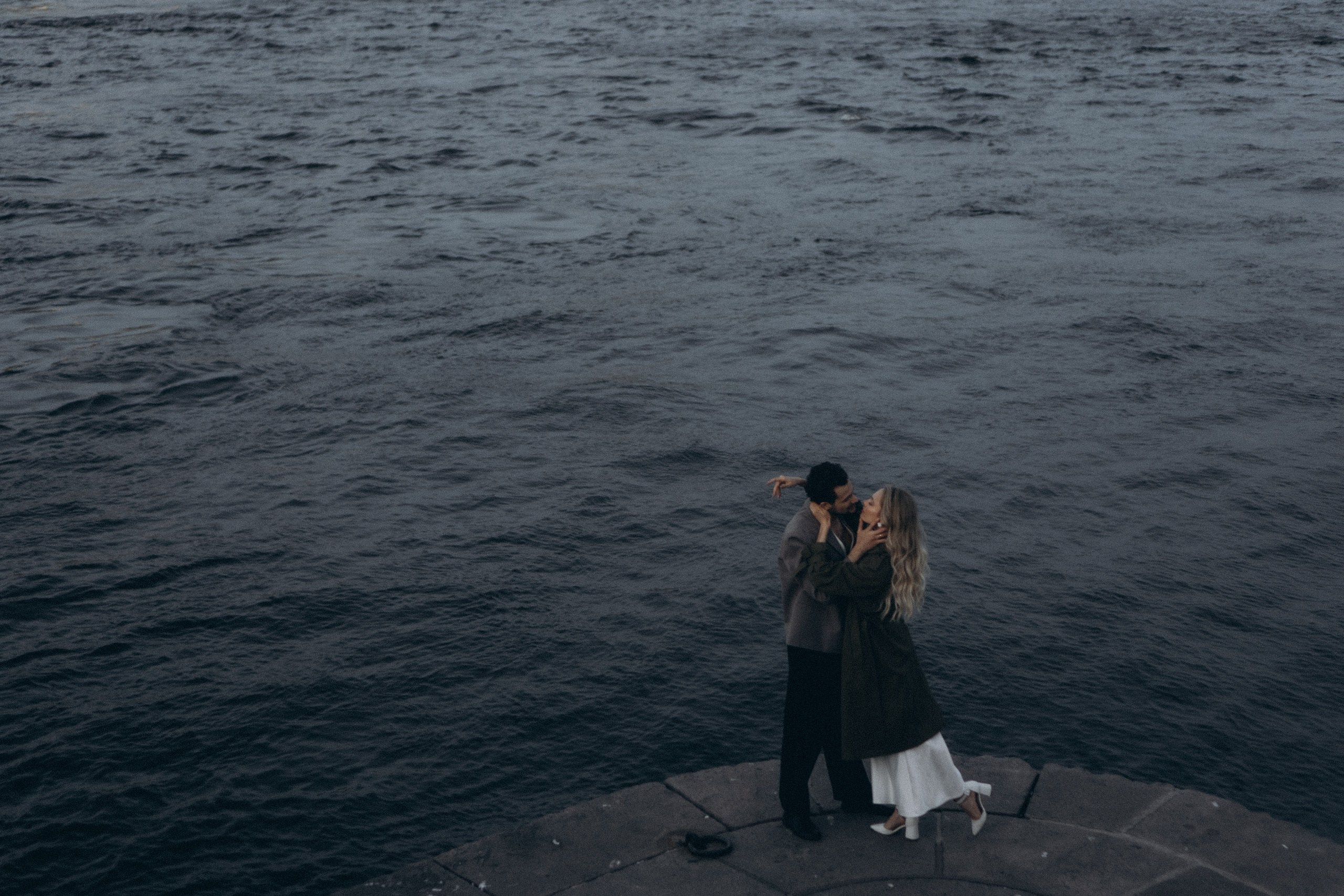 СВАДЕБНАЯ СЬЕМКА ПАРЫ НА РАССВЕТЕ В БЕЛЫЕ НОЧИ И ПРОГУЛКА С РАЗВОДНЫМИ МОСТАМИ И ПИКНИК ВОЗЛЕ ИСАКИЕВСКОГО СОБОРА. Профессиональный фотограф, Санкт-Петербург — Виктория Богомолова