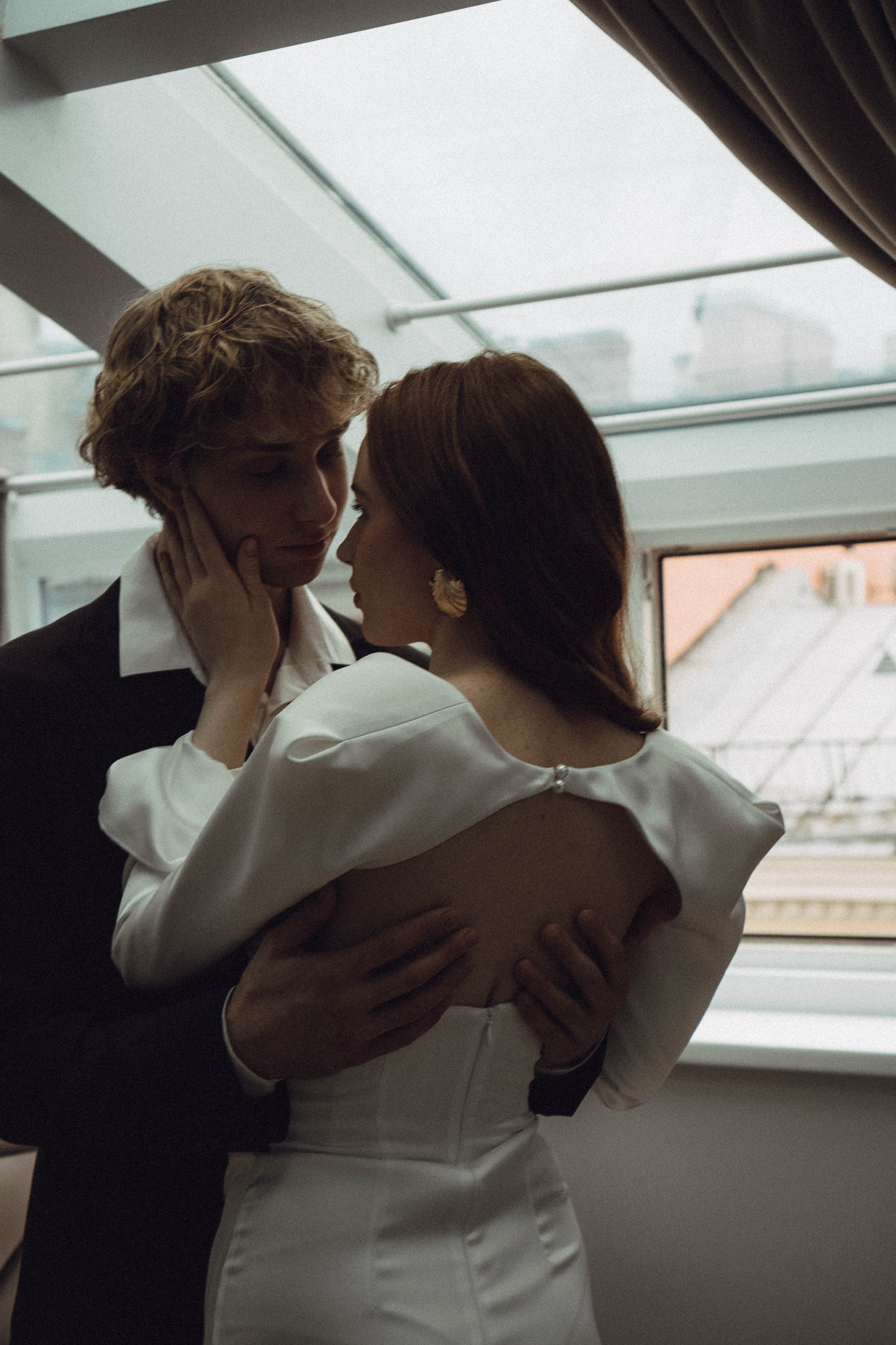 СВАДЕБНАЯ СЬЕМКА В ОТЕЛЕ. СБОРЫ ЖЕНИХА И НЕВЕСТЫ И ТАКЖЕ ТОР И ПОДГОТОВКА К ПРОГУЛКЕ. Профессиональный фотограф, Санкт-Петербург — Виктория Богомолова