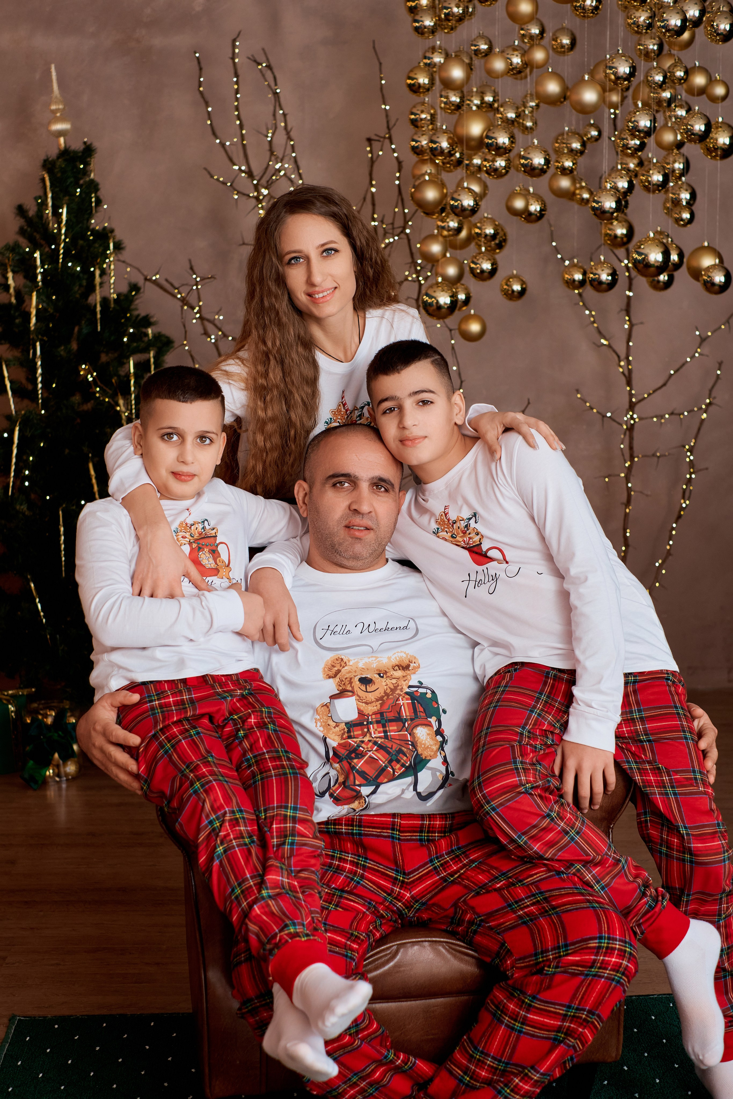 Новогодняя семейная фотосессия в студии Сова. Фотограф Таганрог Анна Трайжон