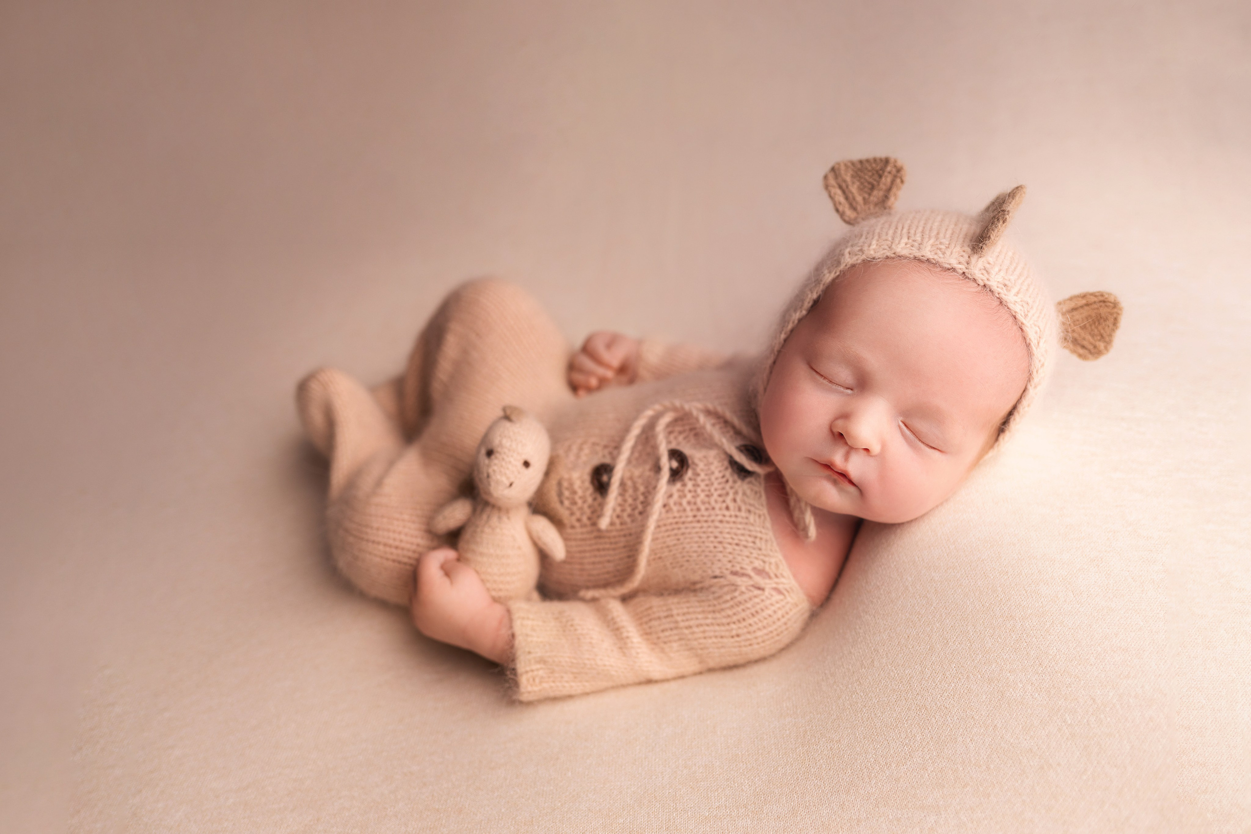 Классическая фотосессия малыша. Фотограф новорожденных малышей в Омске и Омской области Эльвира Камаева