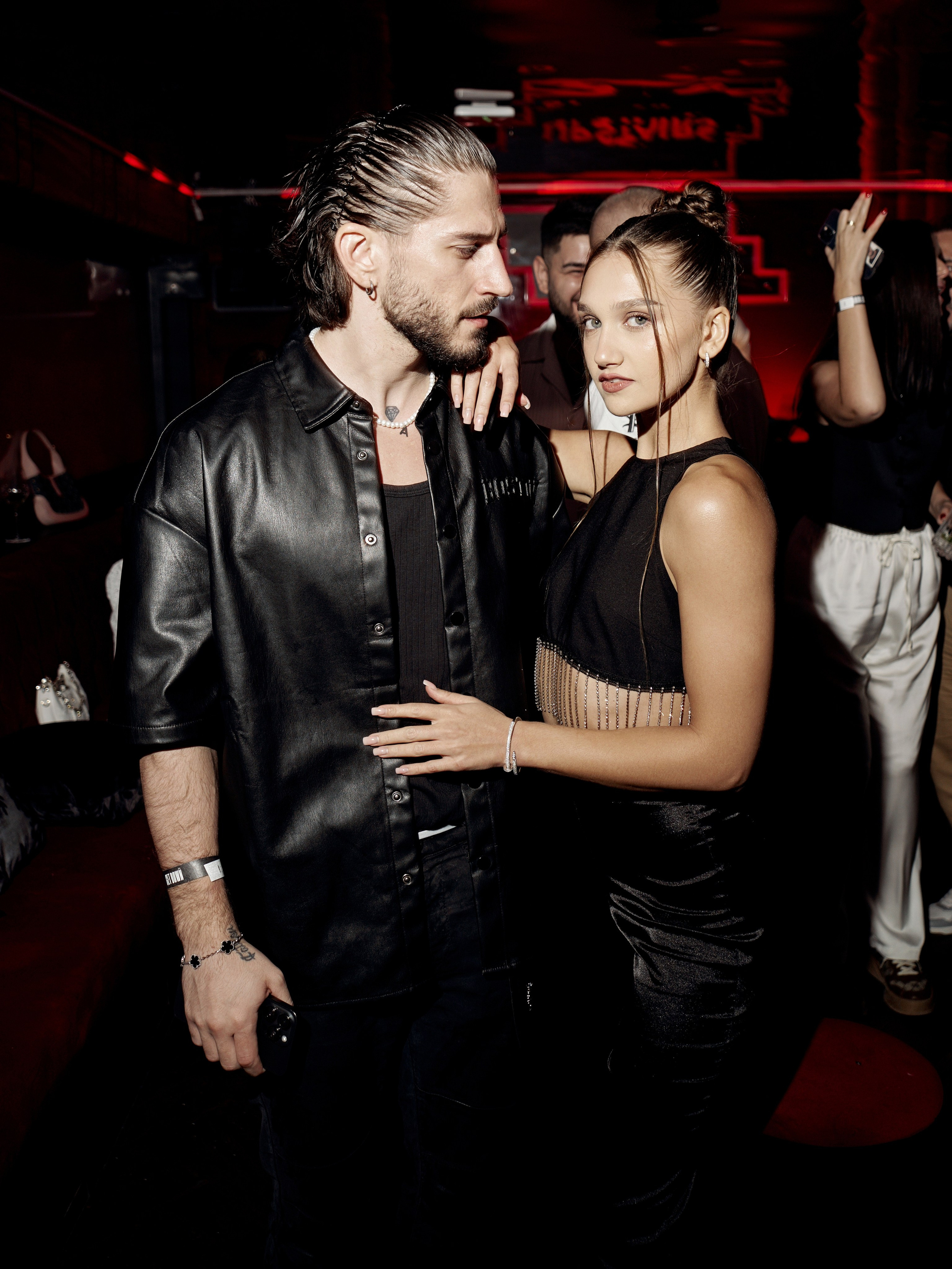 CLUB. NOIZOMAX Художественный фотограф в Дубай