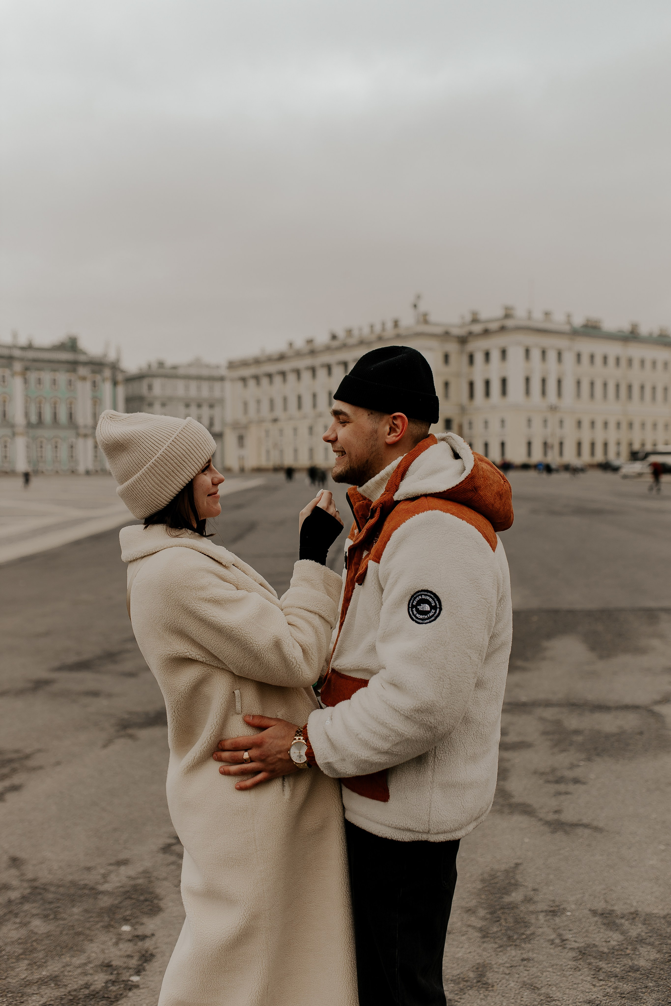 Lovestory на дворцовой площади. Фотограф в Санкт-Петербурге Лиза Семченкова