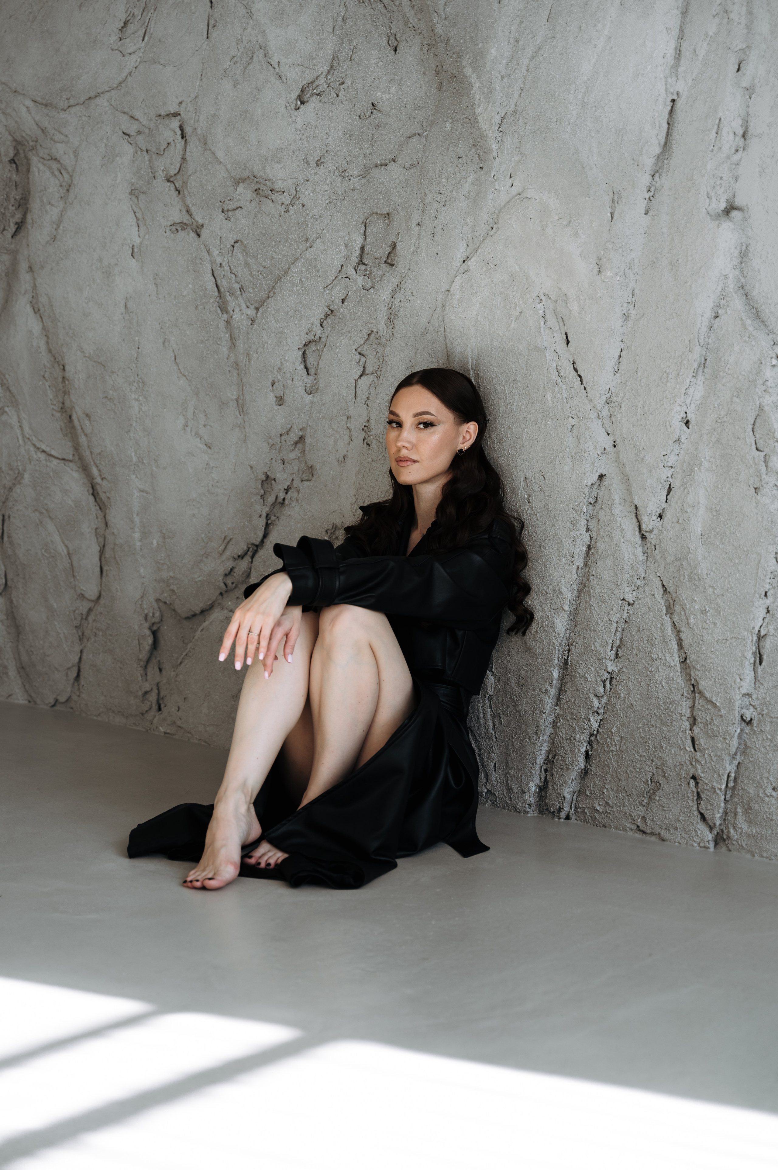 Настя — фотосессия в темной студии с хрустальной люстрой. Портретный и семейный фотограф в Екатеринбурге Мария Чахеева