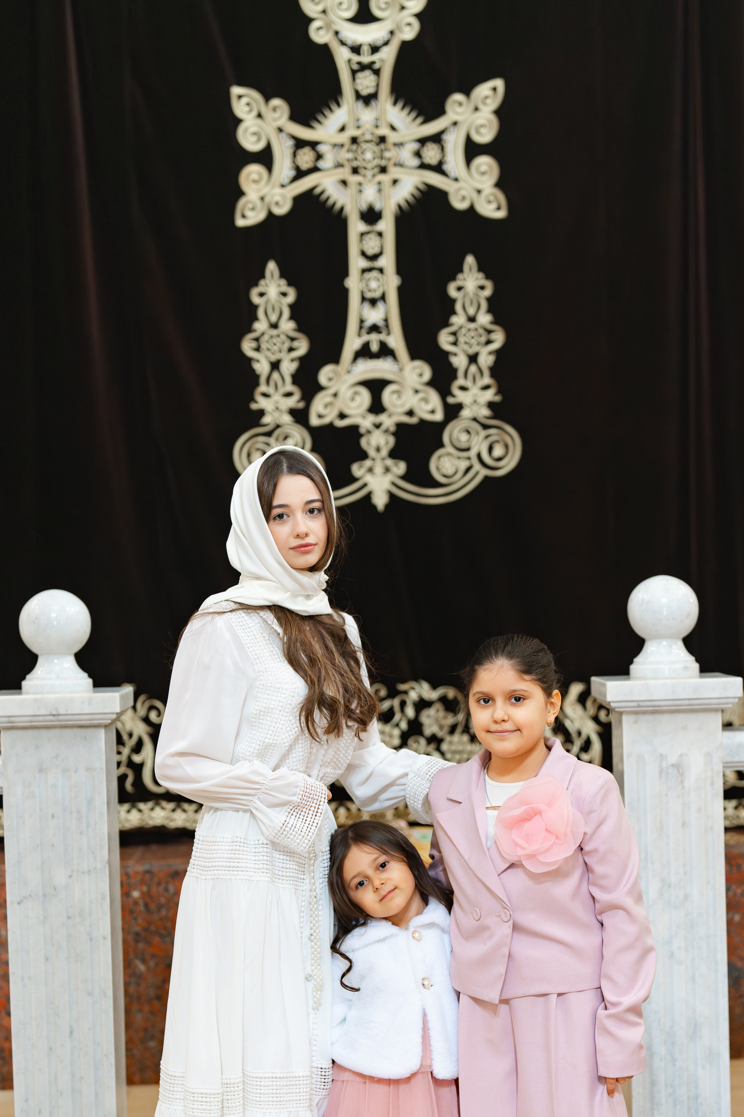 Крещение  ребёнка в храме. Фотограф видеограф Геннадий Янбаев в Сочи, Краснодаре