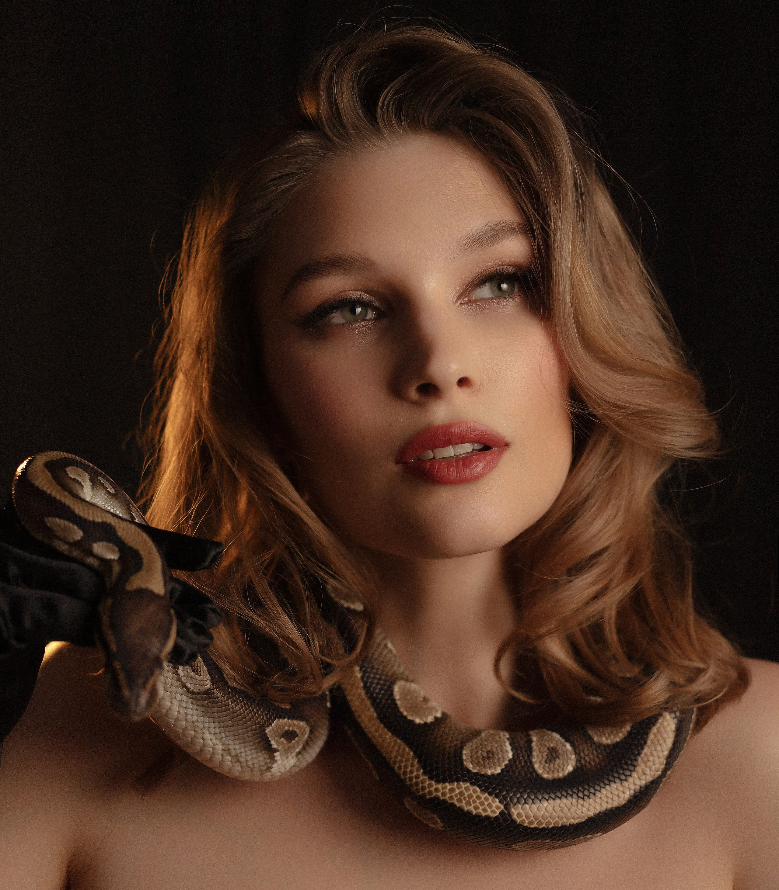 Екатерина с питоном. Портретный фотограф в Санкт-Петербурге Катя Протасевич