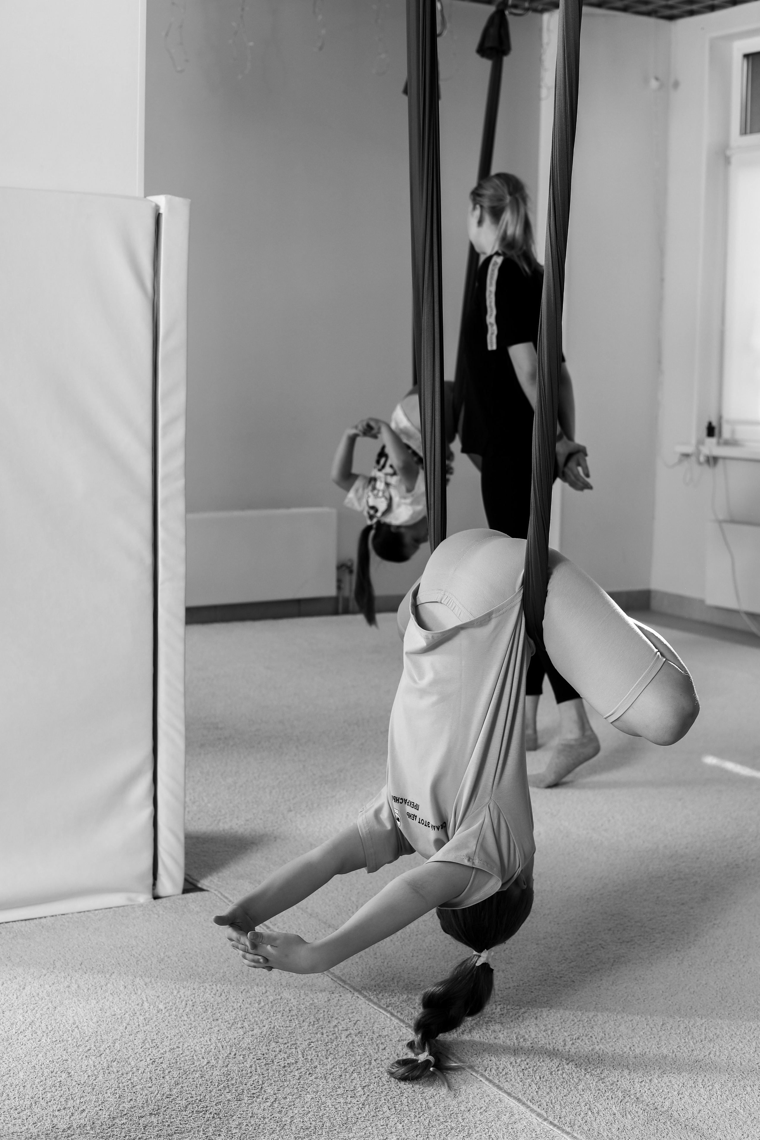 Детская аэройога. Фотограф Надршина Лилия