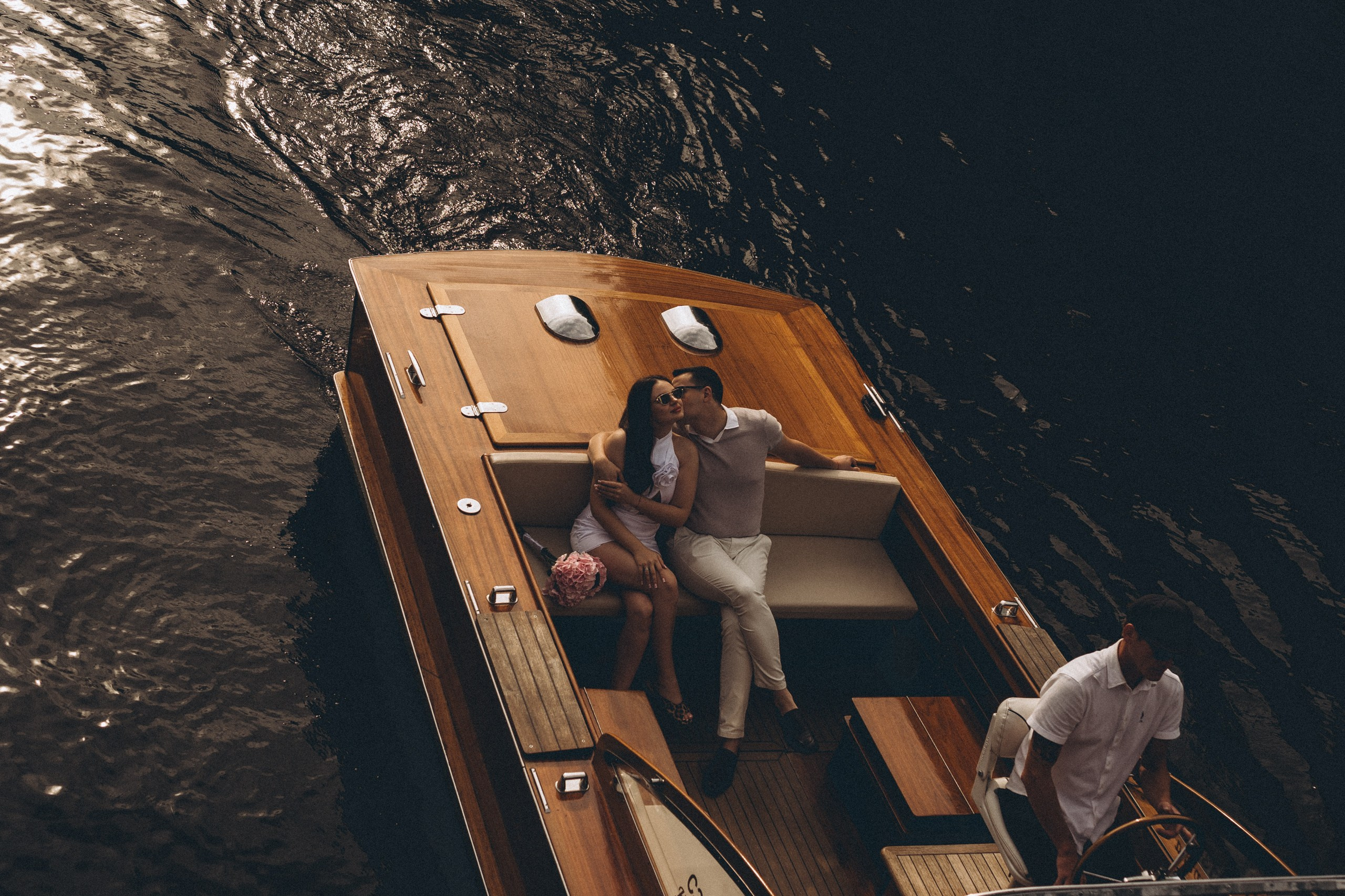 СВАДЕНБНАЯ СЬЕМКА НА КАТЕРЕ ПО КАНАЛАМ САНКТ-ПЕТЕРБУРГА И В АКВАТОРИИ НЕВЫ. Профессиональный фотограф, Санкт-Петербург — Виктория Богомолова