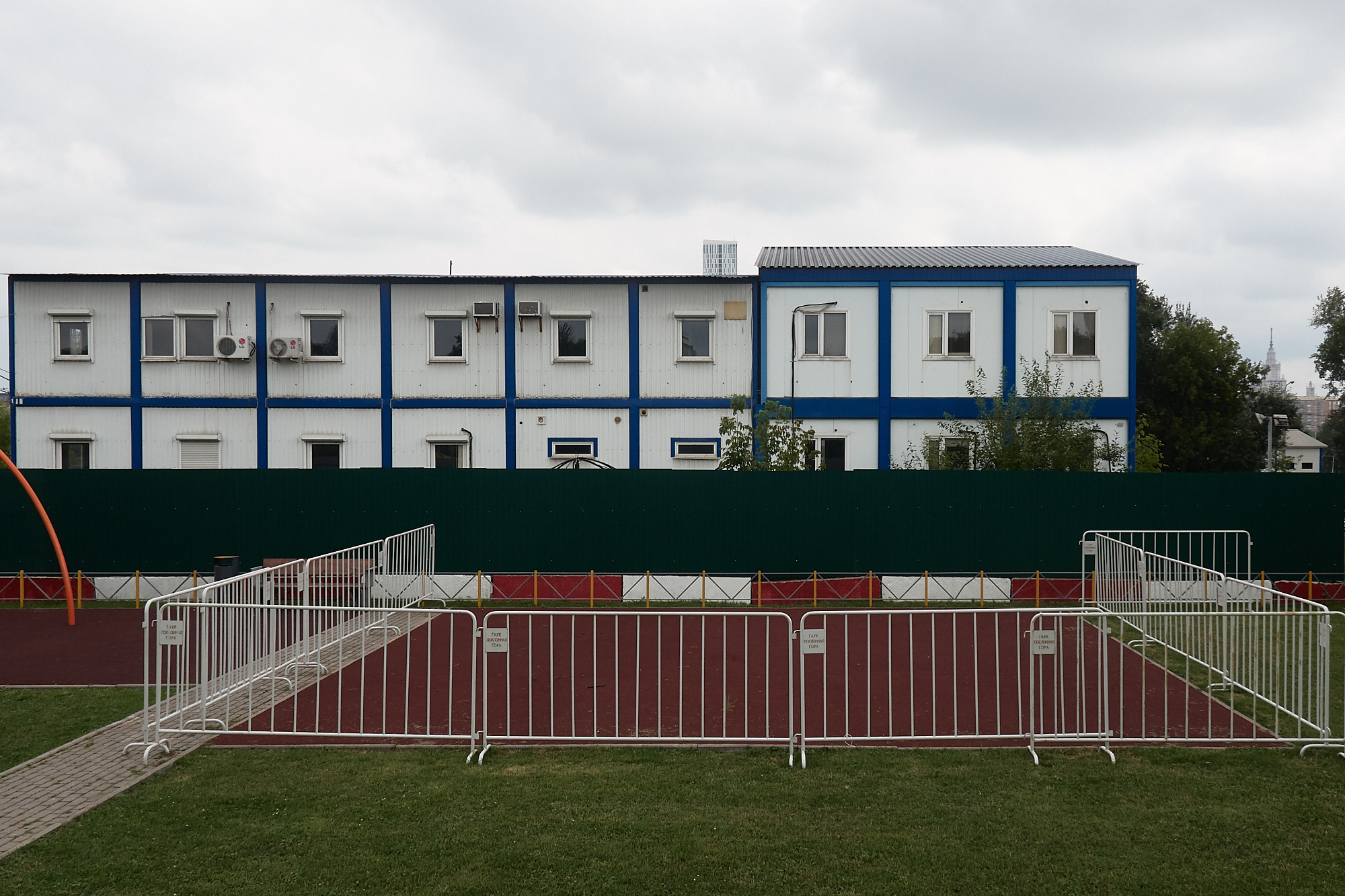 Детская площадка рядом с Парком Победы