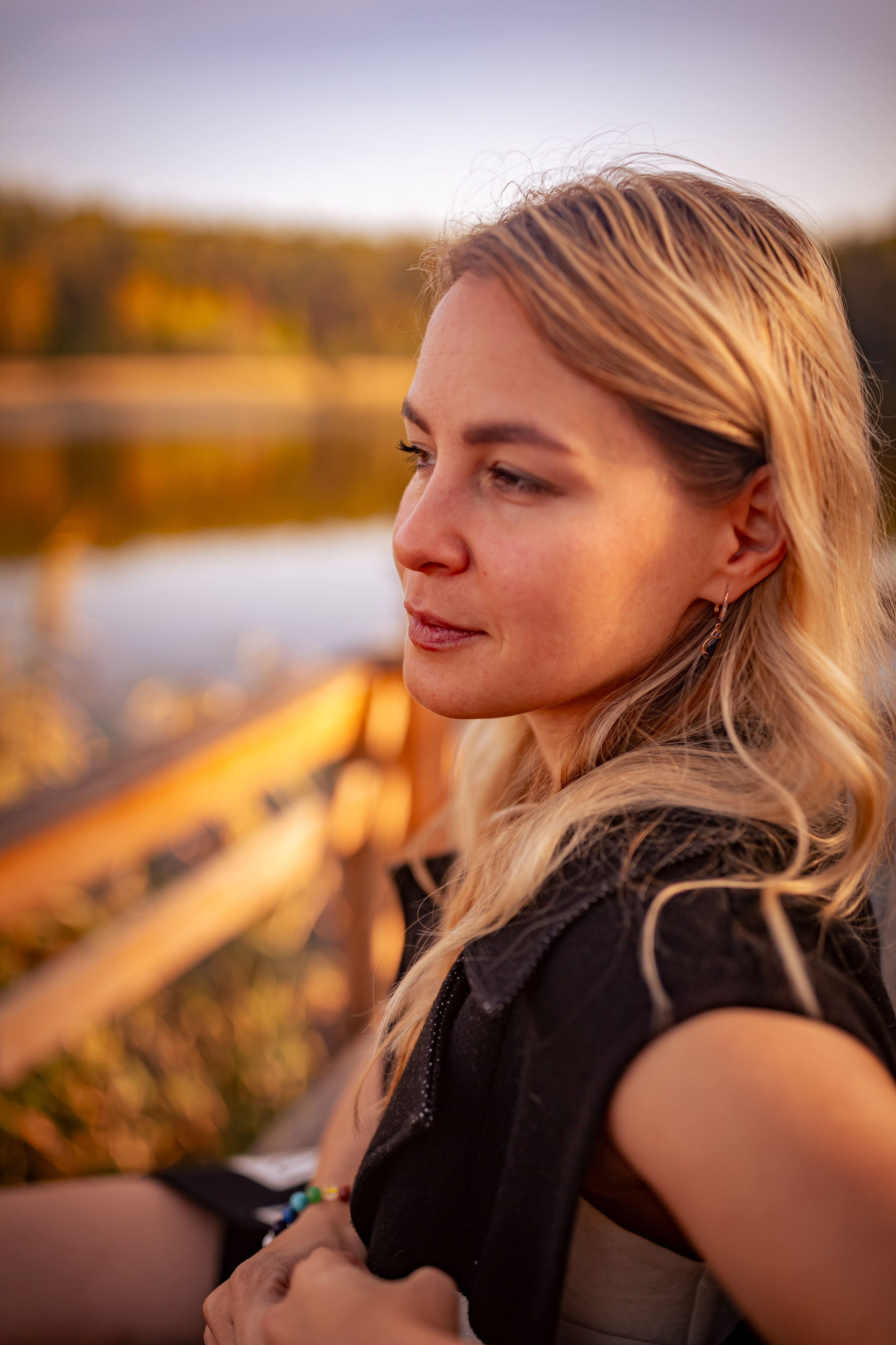 Фотосессия Ирины в осеннем лесу. Контент фотограф для экспертов в соцсетях Алена Собора Москва