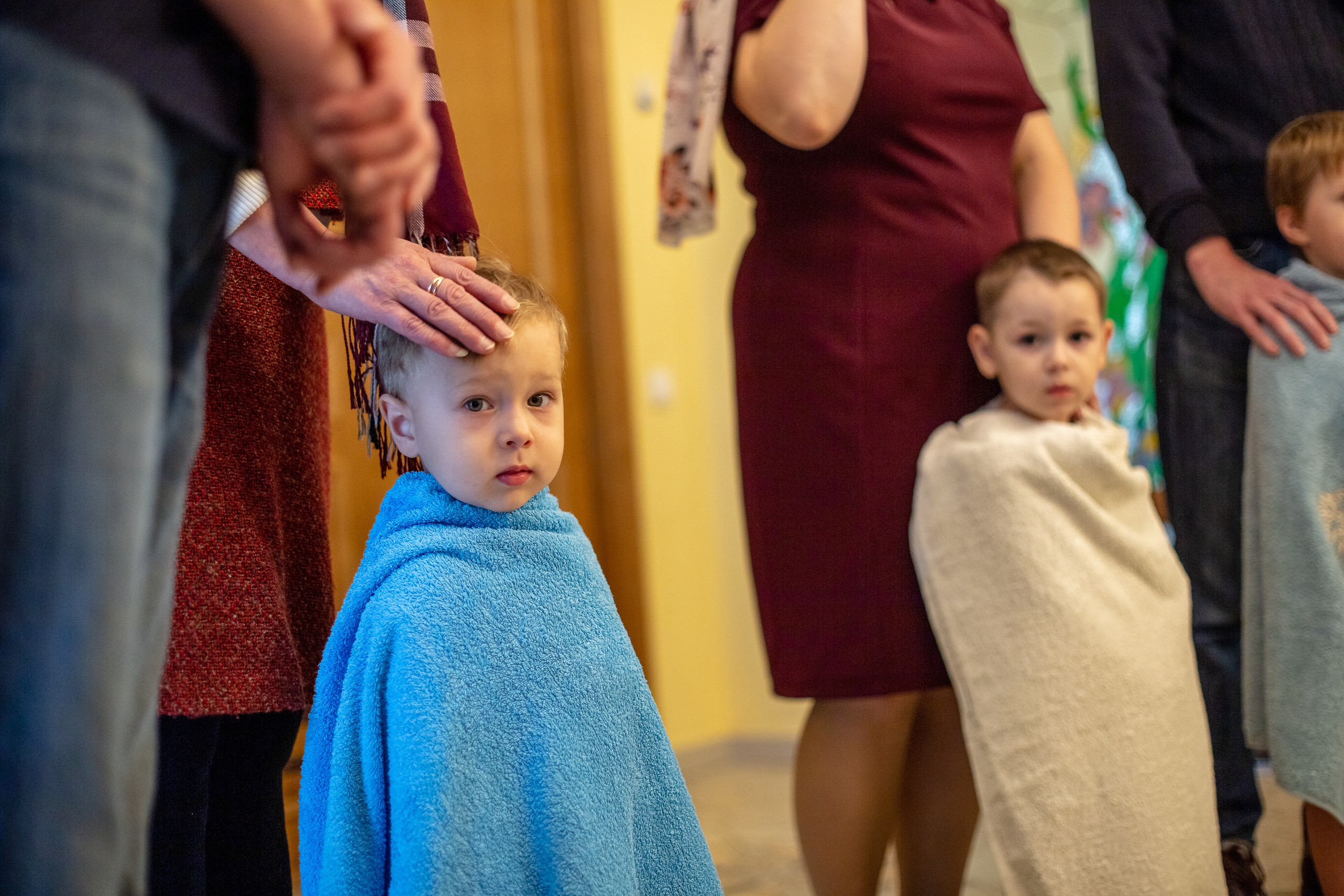 Фотосъемка таинства крещения в храме Екатеринбурга. Семейный фотограф Ульяна Вдовкина г. Екатеринбург