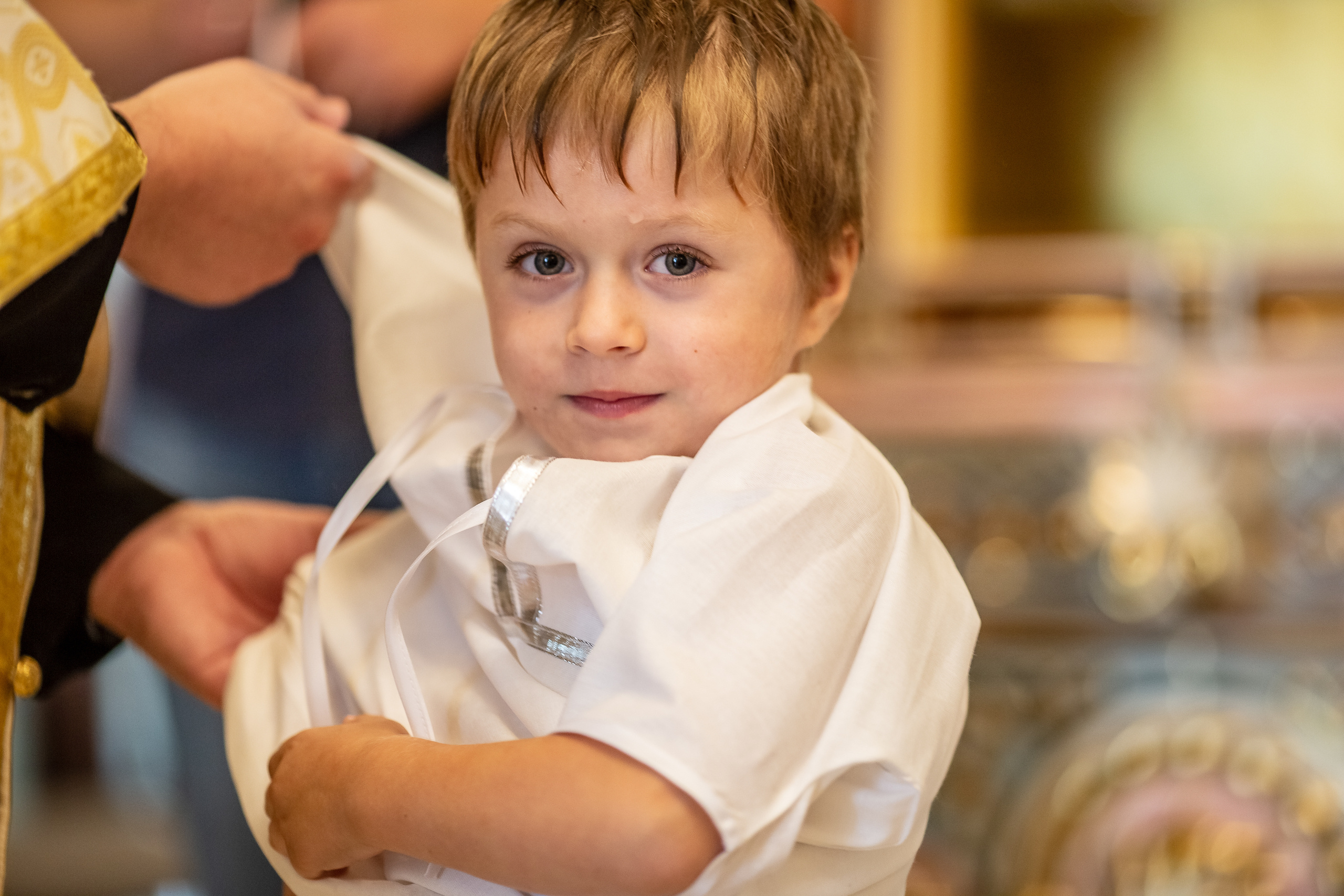Фотосъемка таинства крещения в храме Екатеринбурга. Семейный фотограф Ульяна Вдовкина г. Екатеринбург