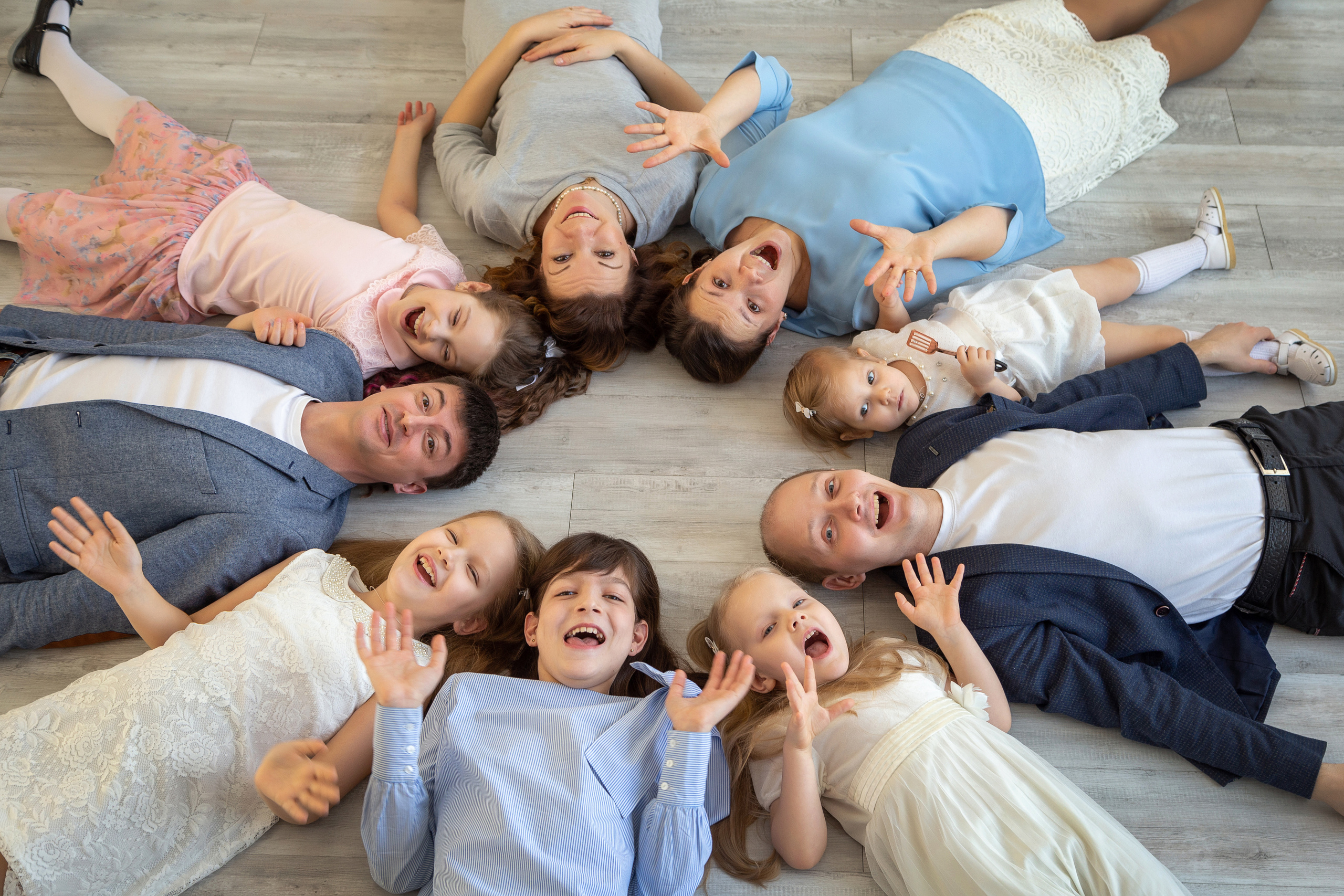 Фотосессия большой семьи из нескольких поколений. Семейный фотограф Ульяна Вдовкина г. Екатеринбург