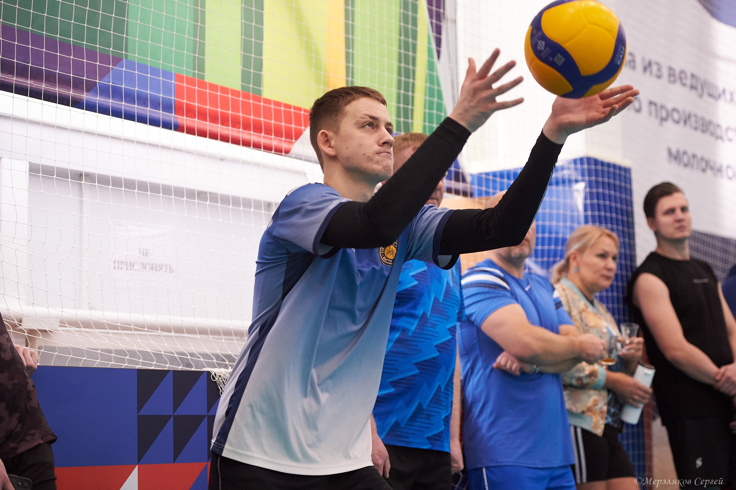 Новогодний волейбольный турнир. Ижевск. 16.12.23. Спортивный репортажный фотограф в Ижевске Сергей Мерзляков