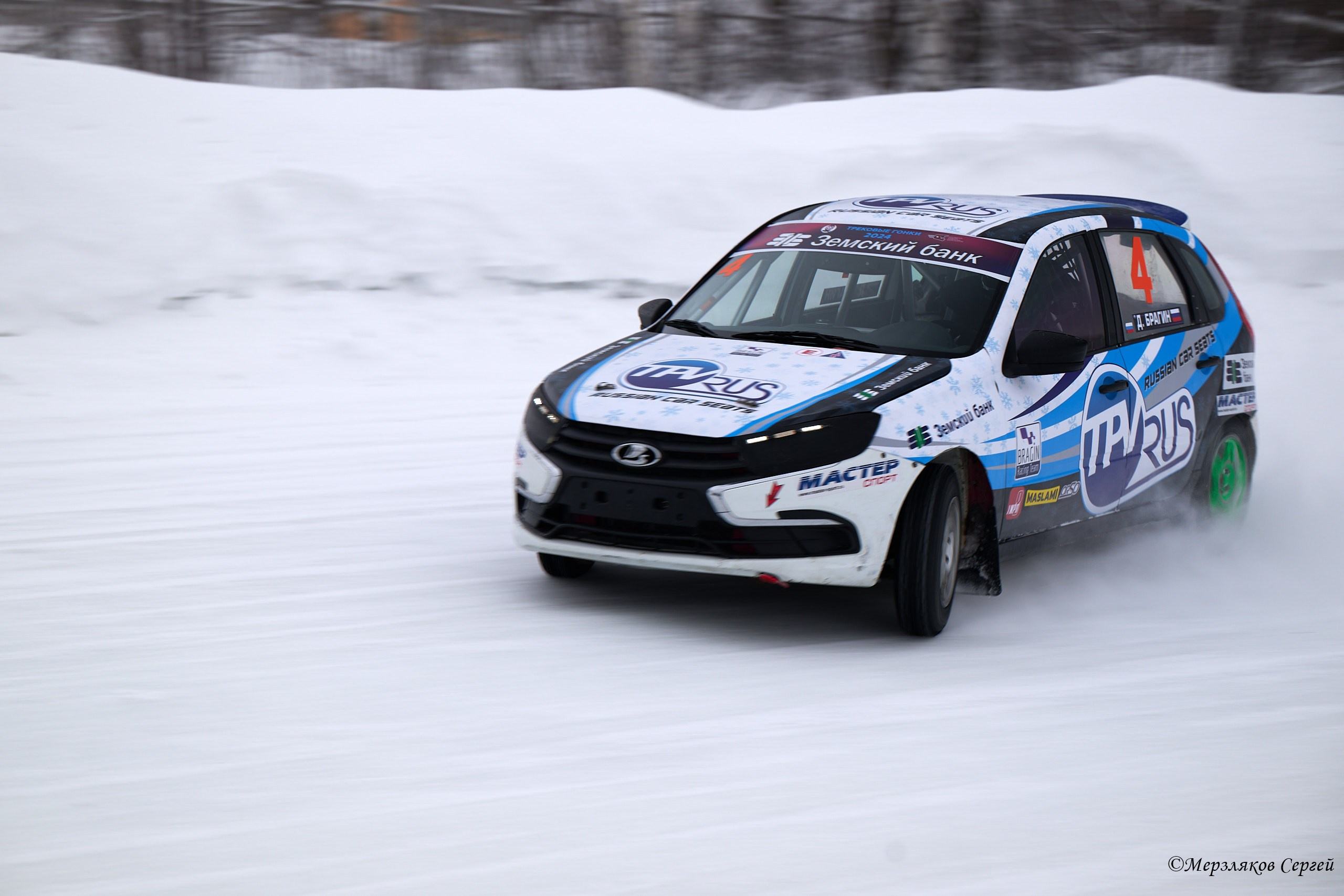 Трековые автогонки на льду Чемпионат России. Спортивный репортажный фотограф в Ижевске Сергей Мерзляков