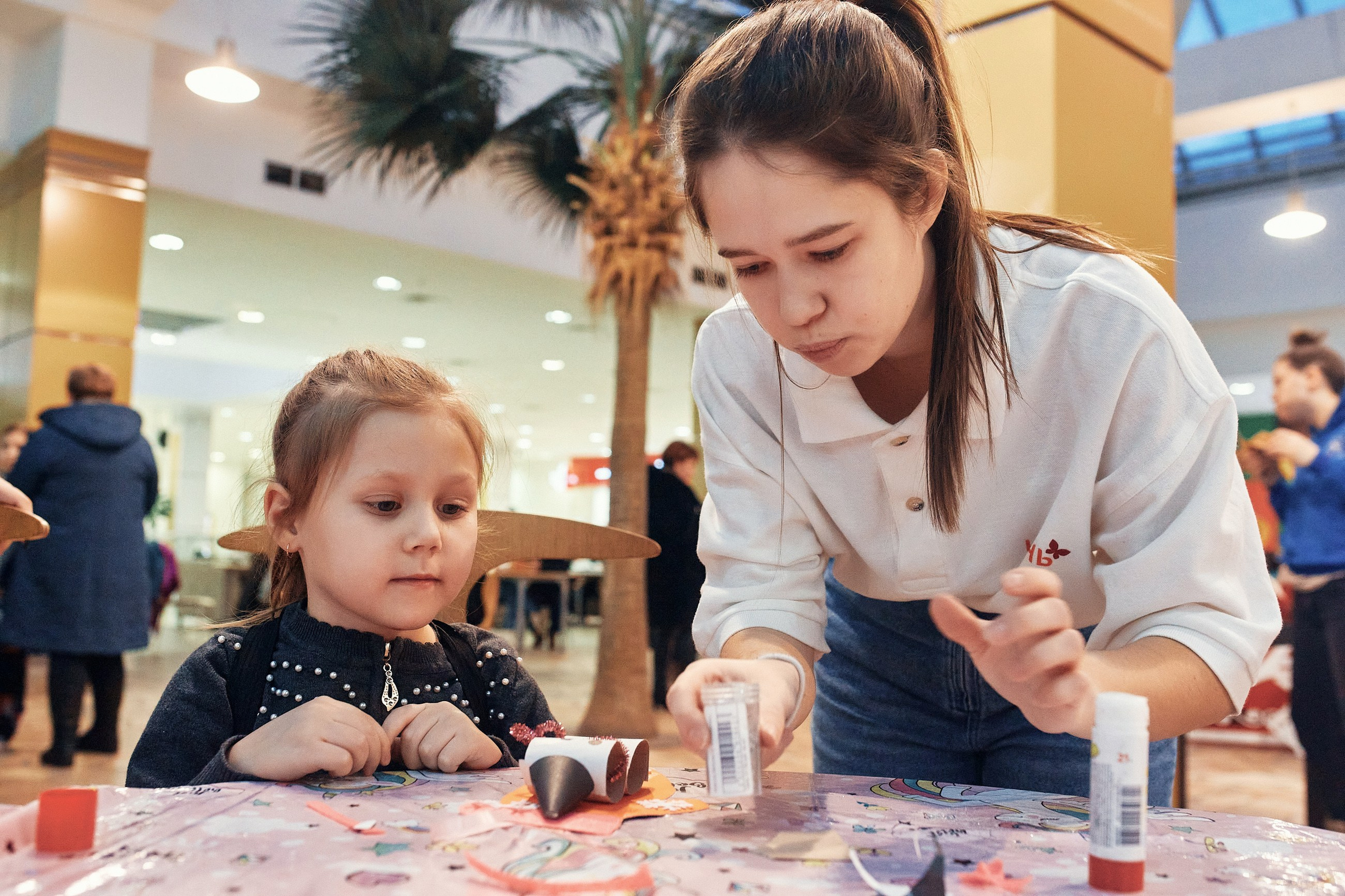 Детский новогодний праздник в ТЦ Июнь. Семейный и репортажной фотограф в Красноярске и Москве Виктор Бабинцев
