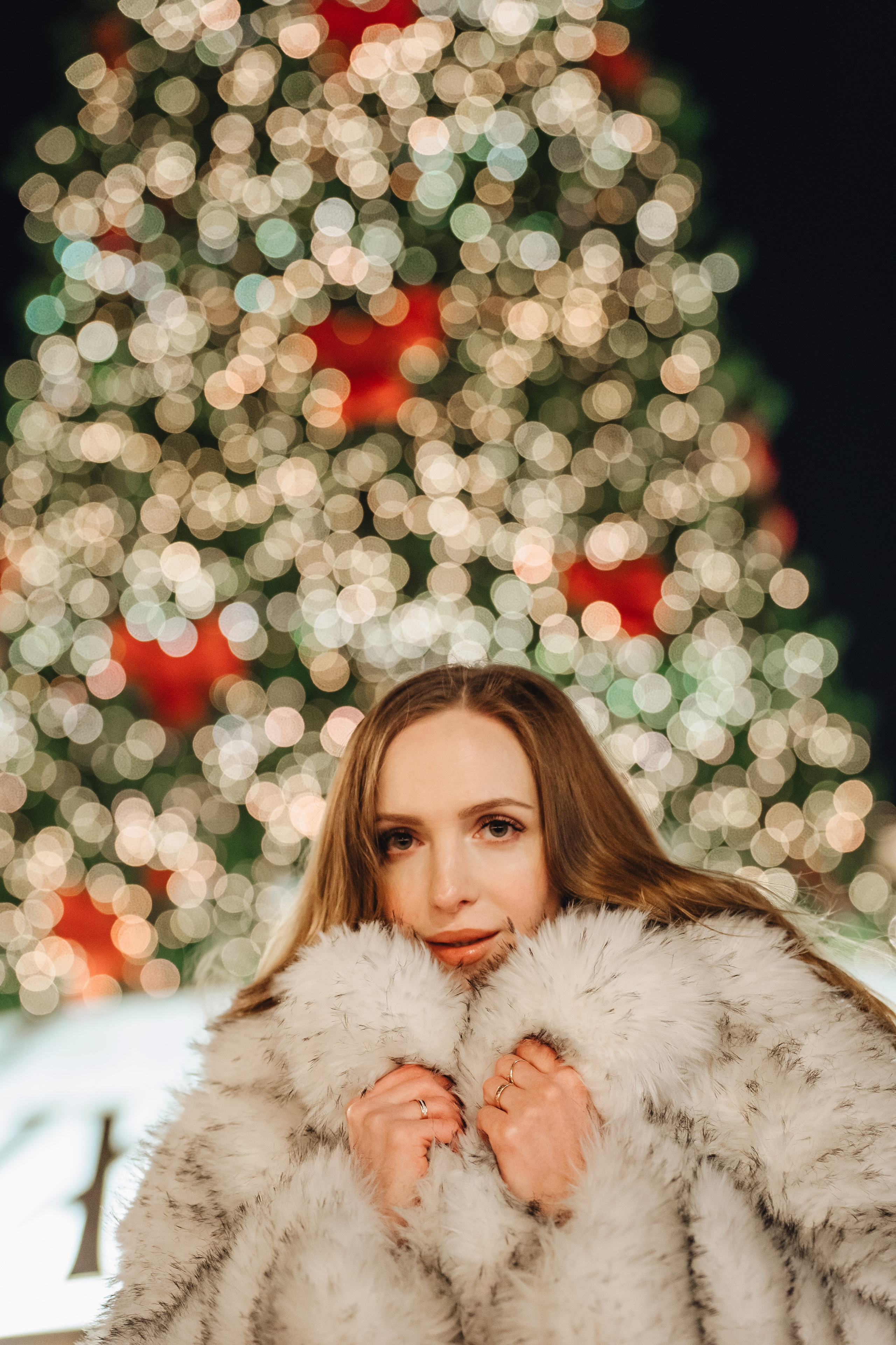 ПРОГУЛКА НА МАНЕЖНОЙ ПЛОЩАДИ ДЛЯ ДЕВУШКИ ПЕРЕД НОВЫМ ГОДОМ (НОВОГОДНЯЯ ФОТОСЕССИИЯ НА МАНЕЖНОЙ ПЛОЩАДИ). Профессиональный фотограф, Санкт-Петербург — Виктория Богомолова