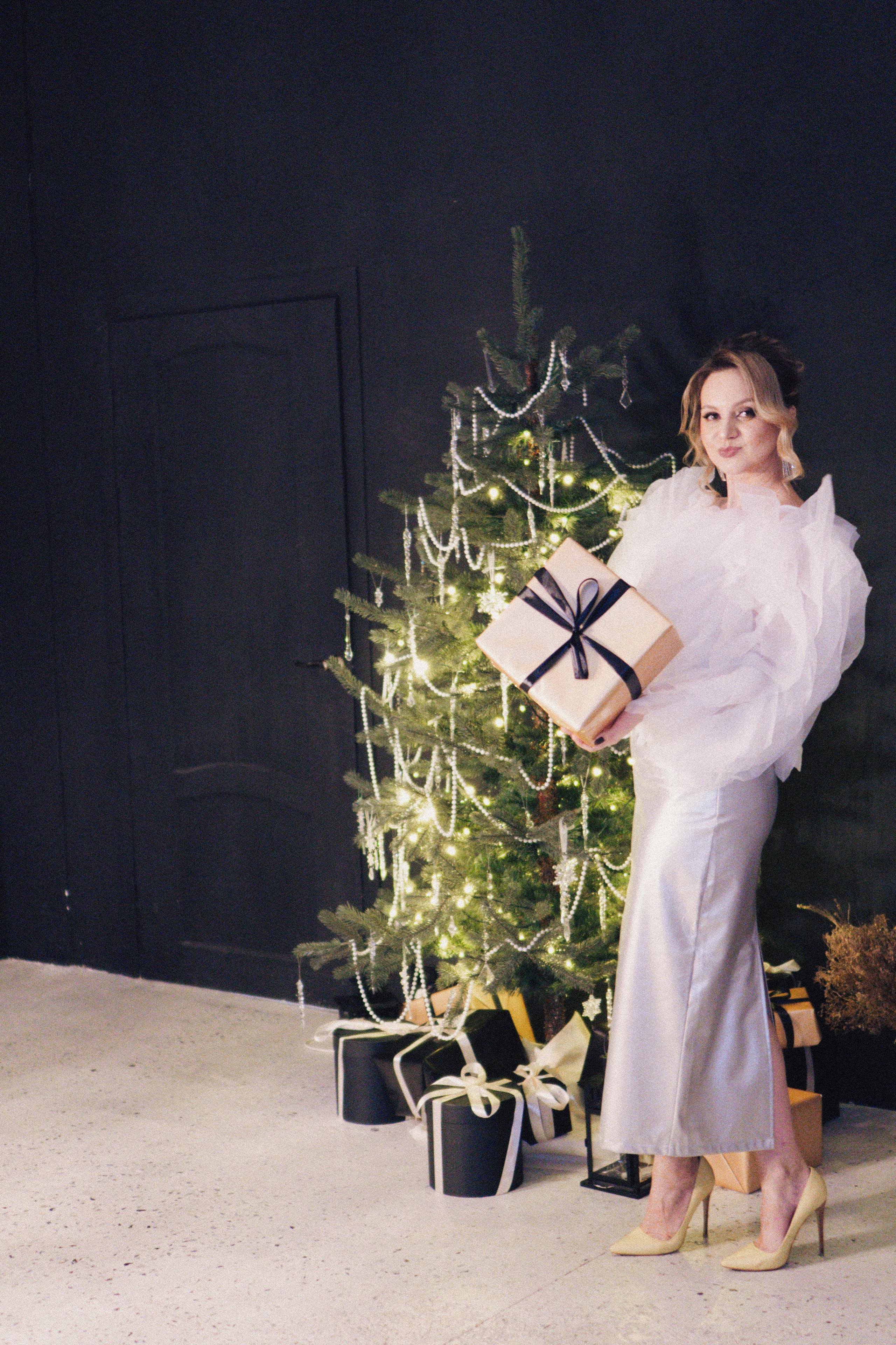 НОВОГОДНЯЯ ФОТОСЕСИИЯ В СТУДИИ ДЛЯ ДЕВУШКИ И ПРОГУЛКА ПО ЧЕРНЫШЕВСКОЙ. Профессиональный фотограф, Санкт-Петербург — Виктория Богомолова