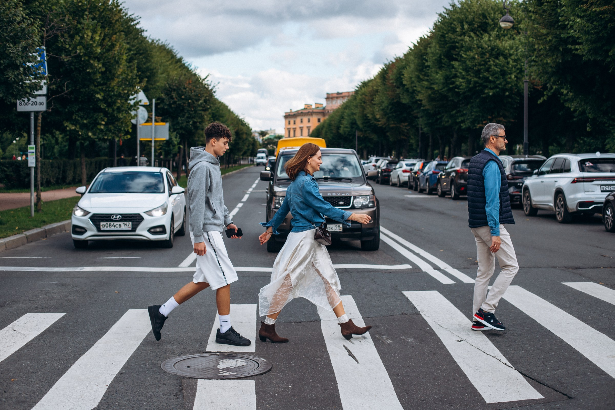 Анна с семьей в августе. Фотопрогулка в Петербурге. Индивидуальный и семейный фотограф в Санкт-Петербурге