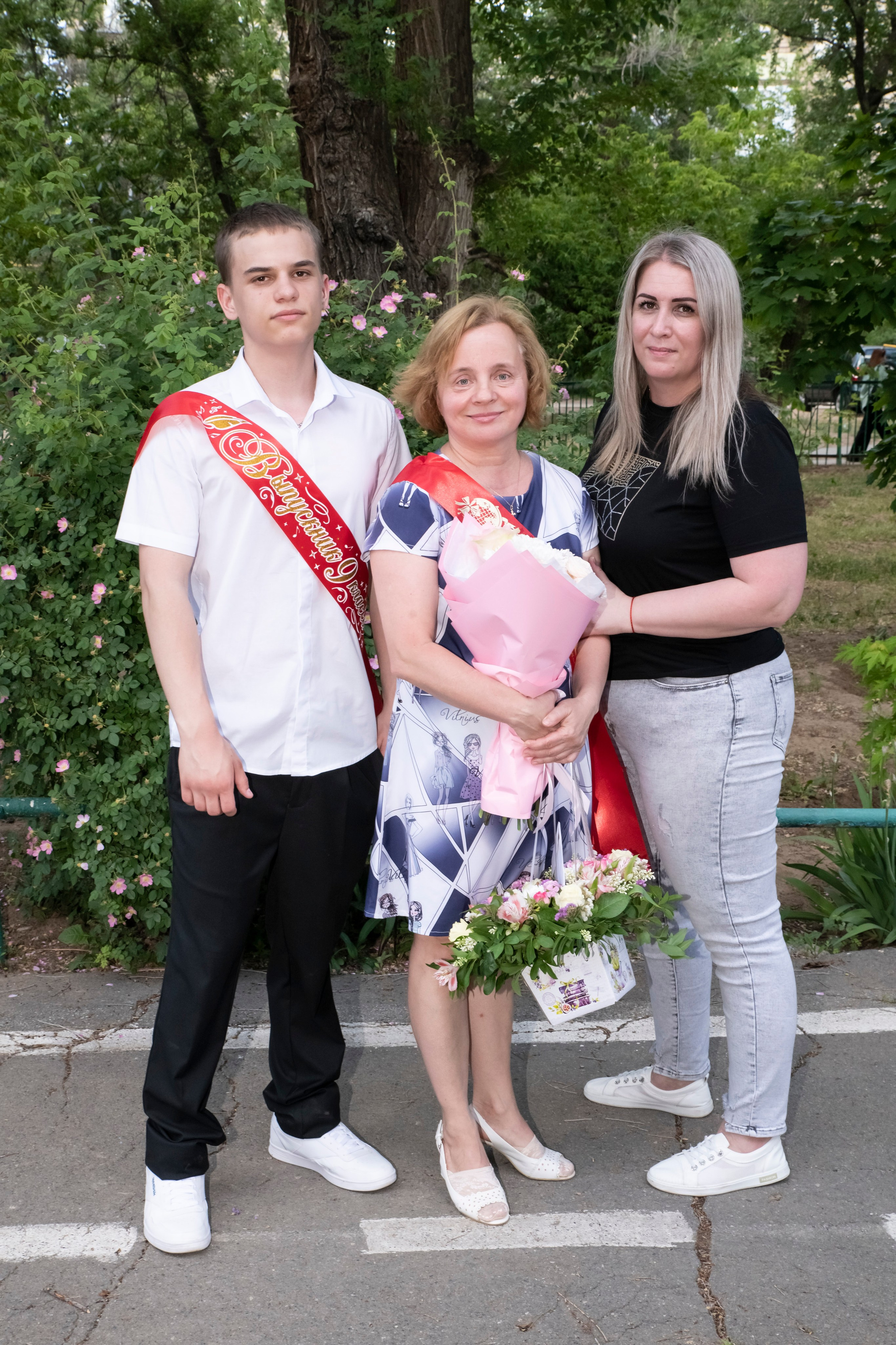 Последний звонок 18 школа сезон 2025. Фотограф в Волгограде и Волжский Наталья Рылькова