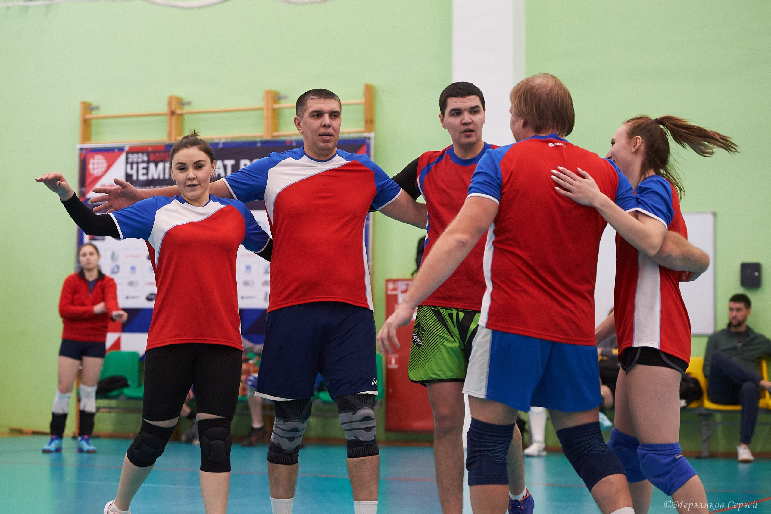 Новогодний волейбольный турнир. Ижевск. 16.12.23. Спортивный репортажный фотограф в Ижевске Сергей Мерзляков