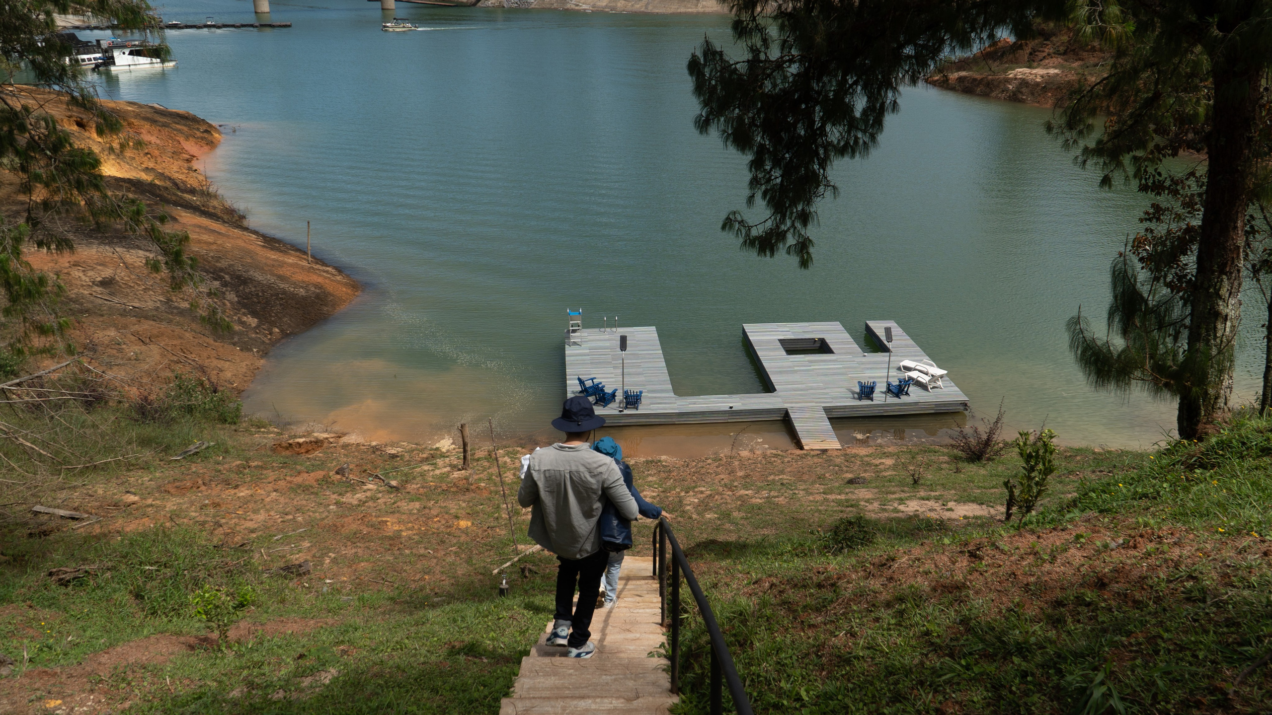 Guatape full. Wedding Photographer in Barcelona and Medellin
