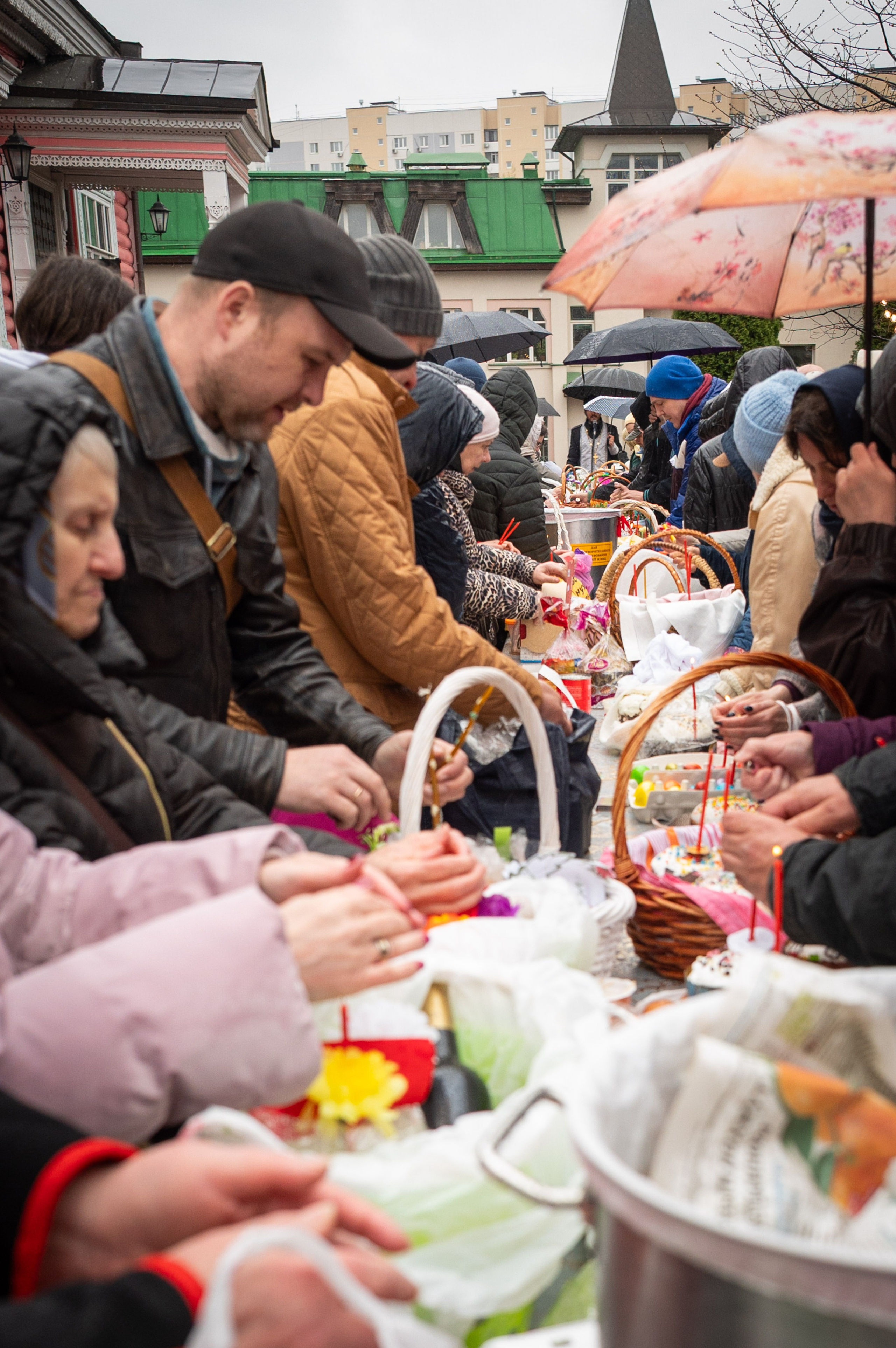 Богородский храм. Освящение снеди. Антон и Татьяна Денисенко — В храме