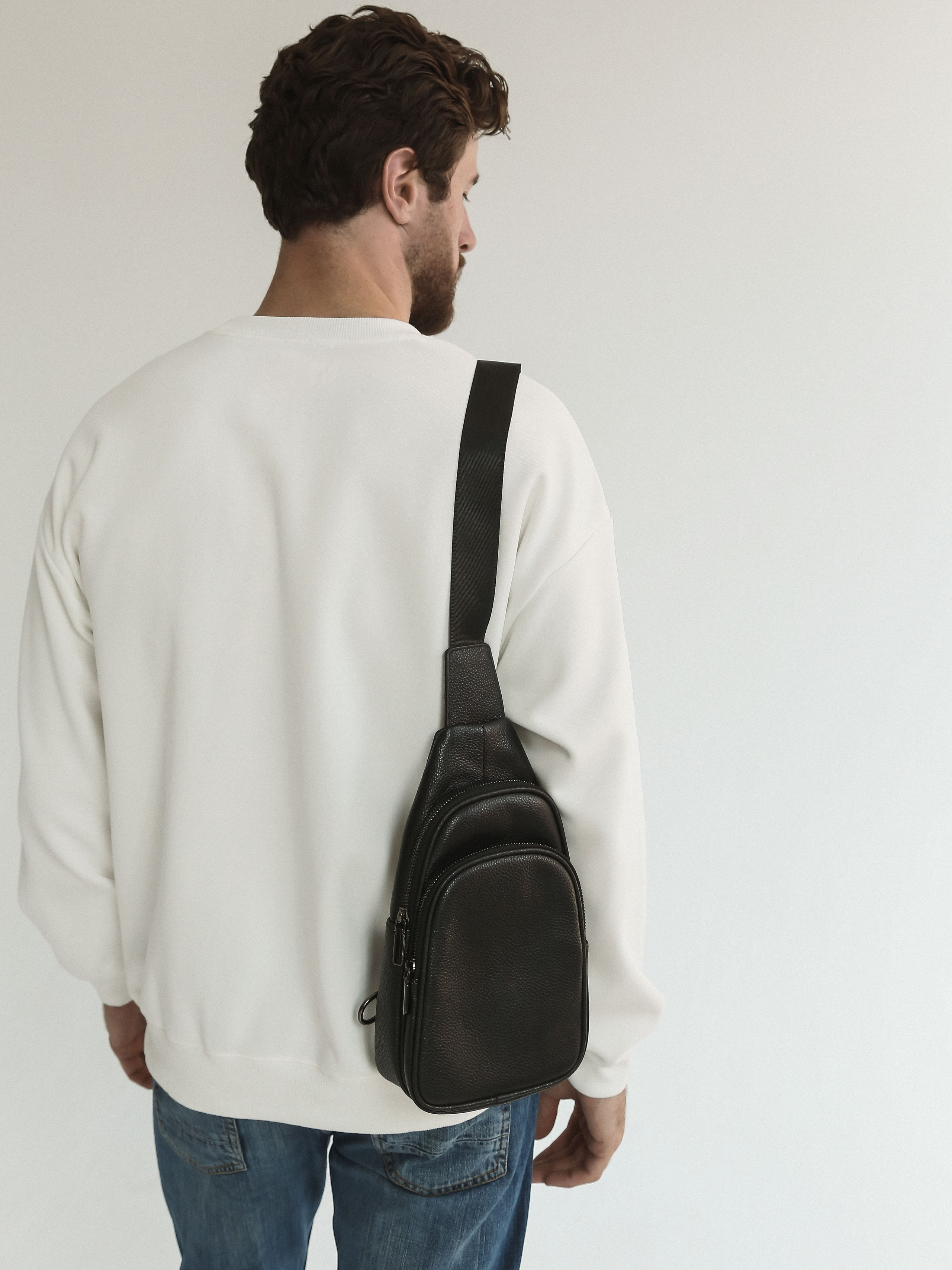 Коммерческая фотосессия мужских сумок для маркетплейсов и социальных сетей. Fashion фотограф в Санкт-Петербурге Савинова Ирина