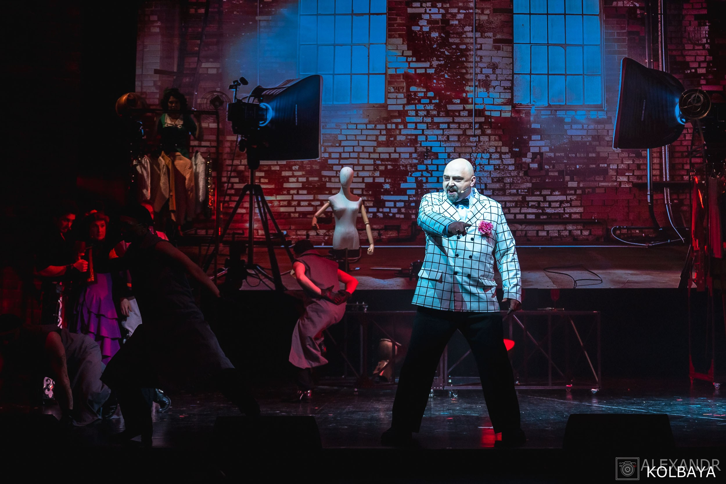 Фотографии со спектакля «Привет, я тетя Чарли». Концертный и театральный репортажный фотограф в Москве Александр Колбая