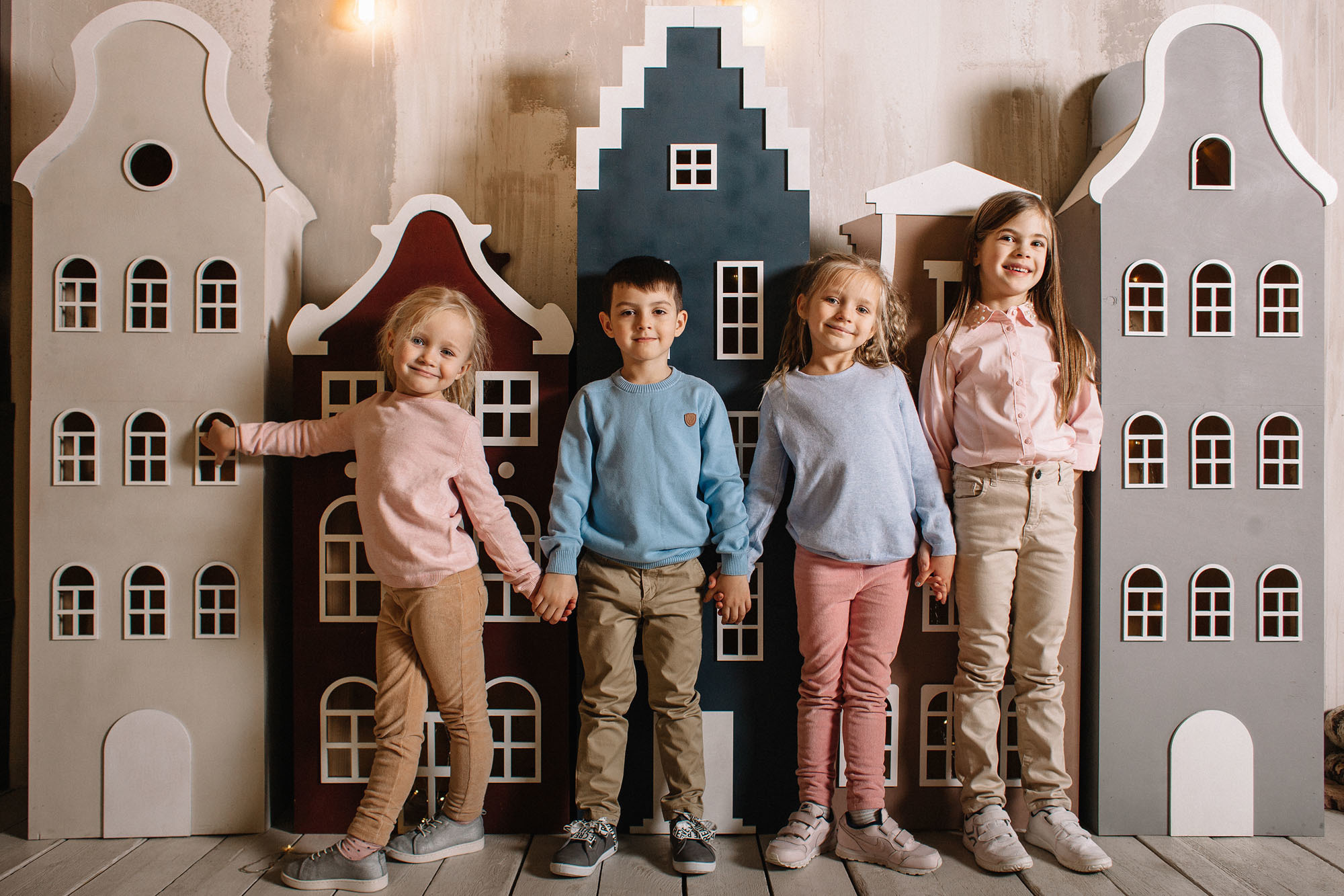 Новогодние семейные фотосессии в фотостудии. Семейный и свадебный фотограф в Майкопе Михаил Мартиросян