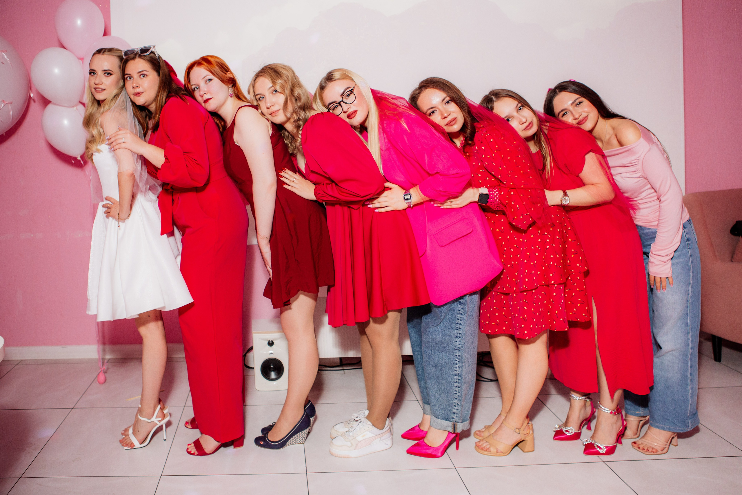 ДЕВИЧНИКИ. Репортажный фотограф Москва (детские праздники, квизы, концерты, дни рождения, свадьбы)