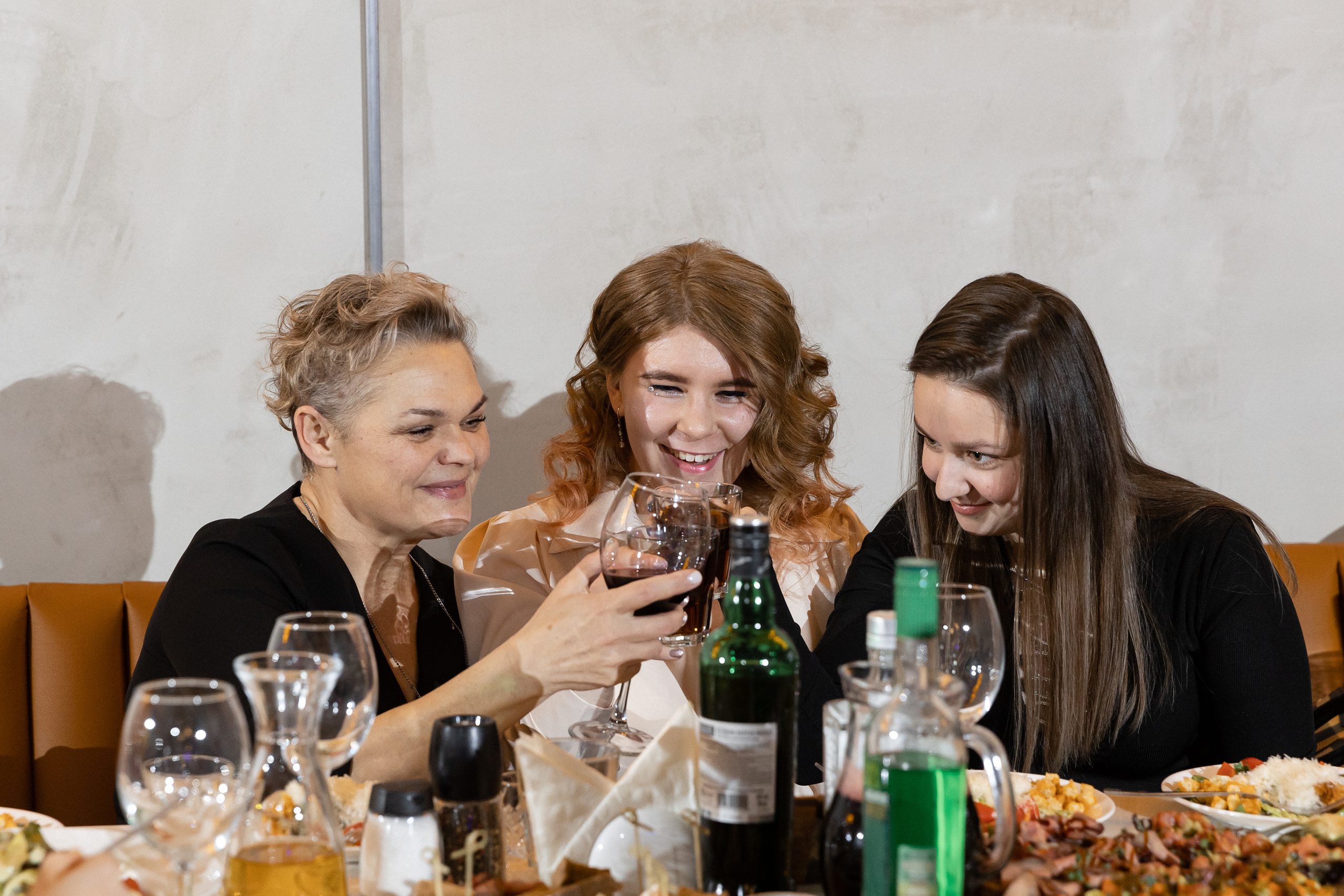 Еда, вино и всё равно. Э Т О М Ы