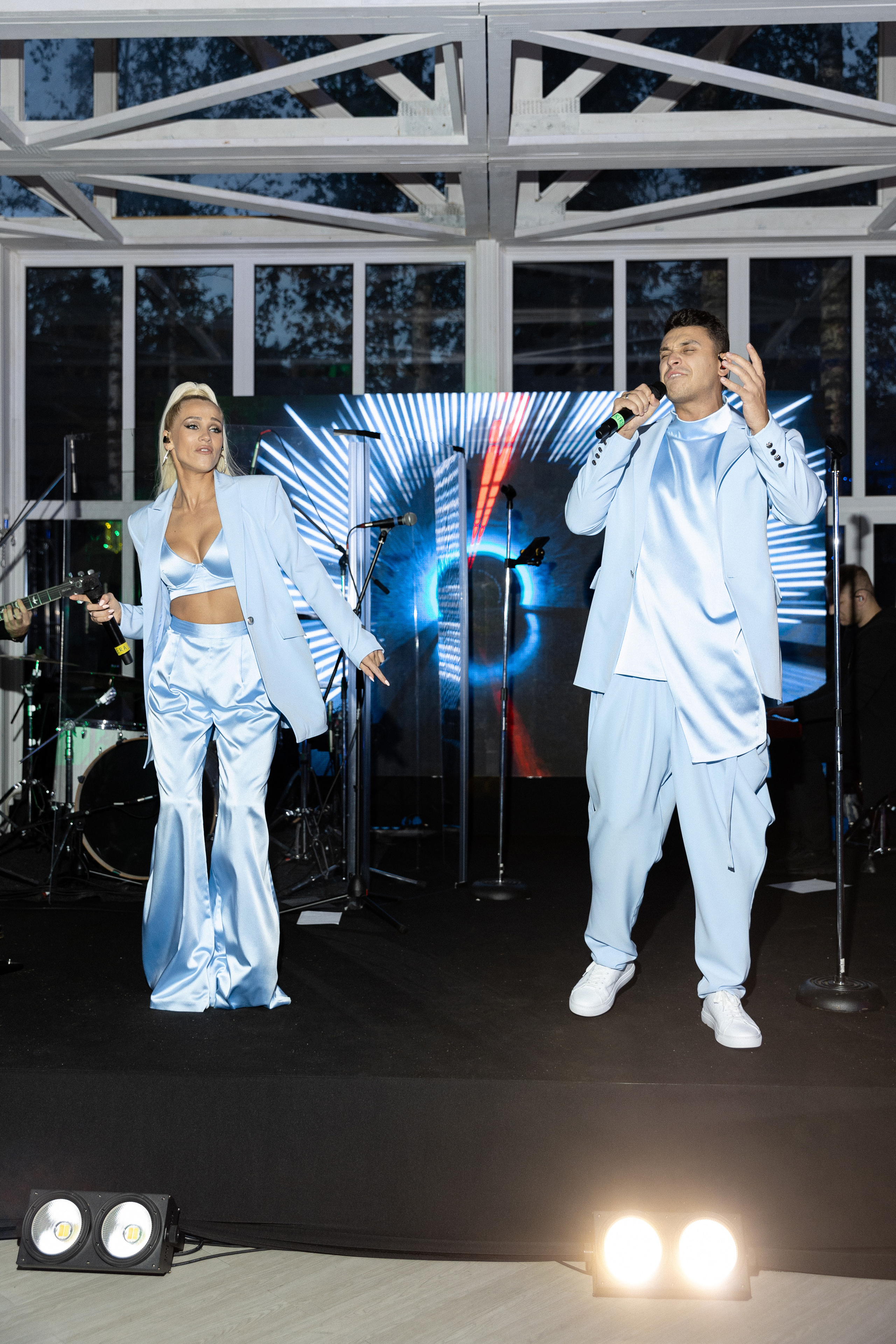 До края вселенной. Э Т О М Ы