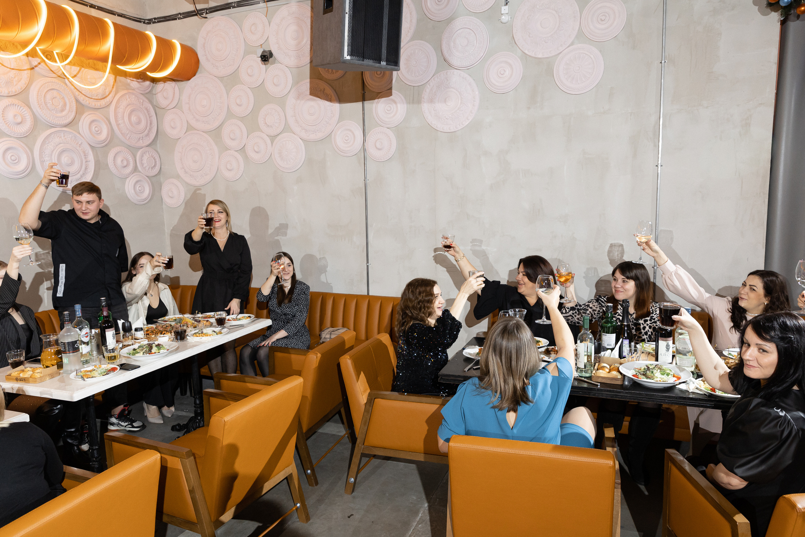 Еда, вино и всё равно. Э Т О М Ы