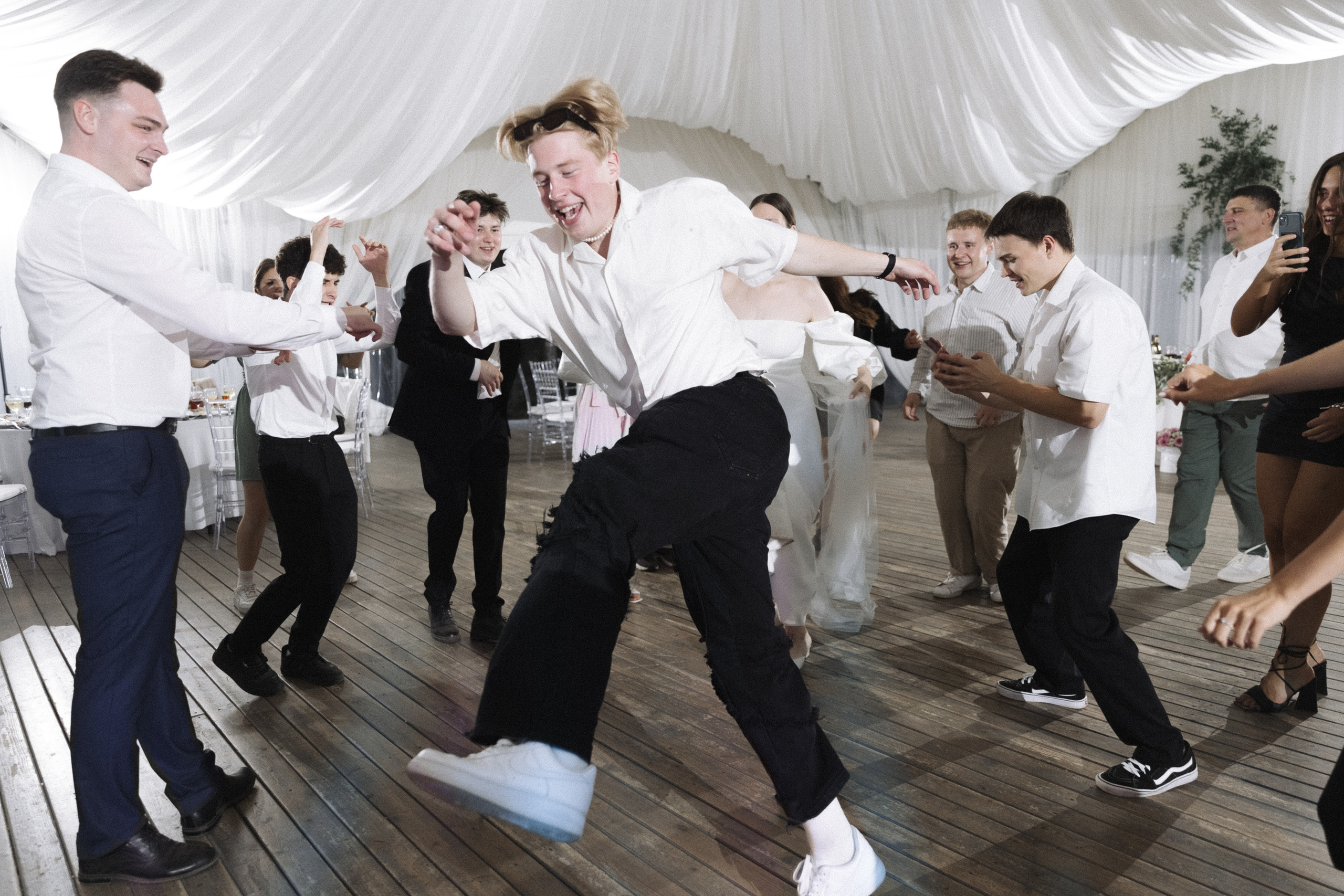 Единое целое. Э Т О М Ы