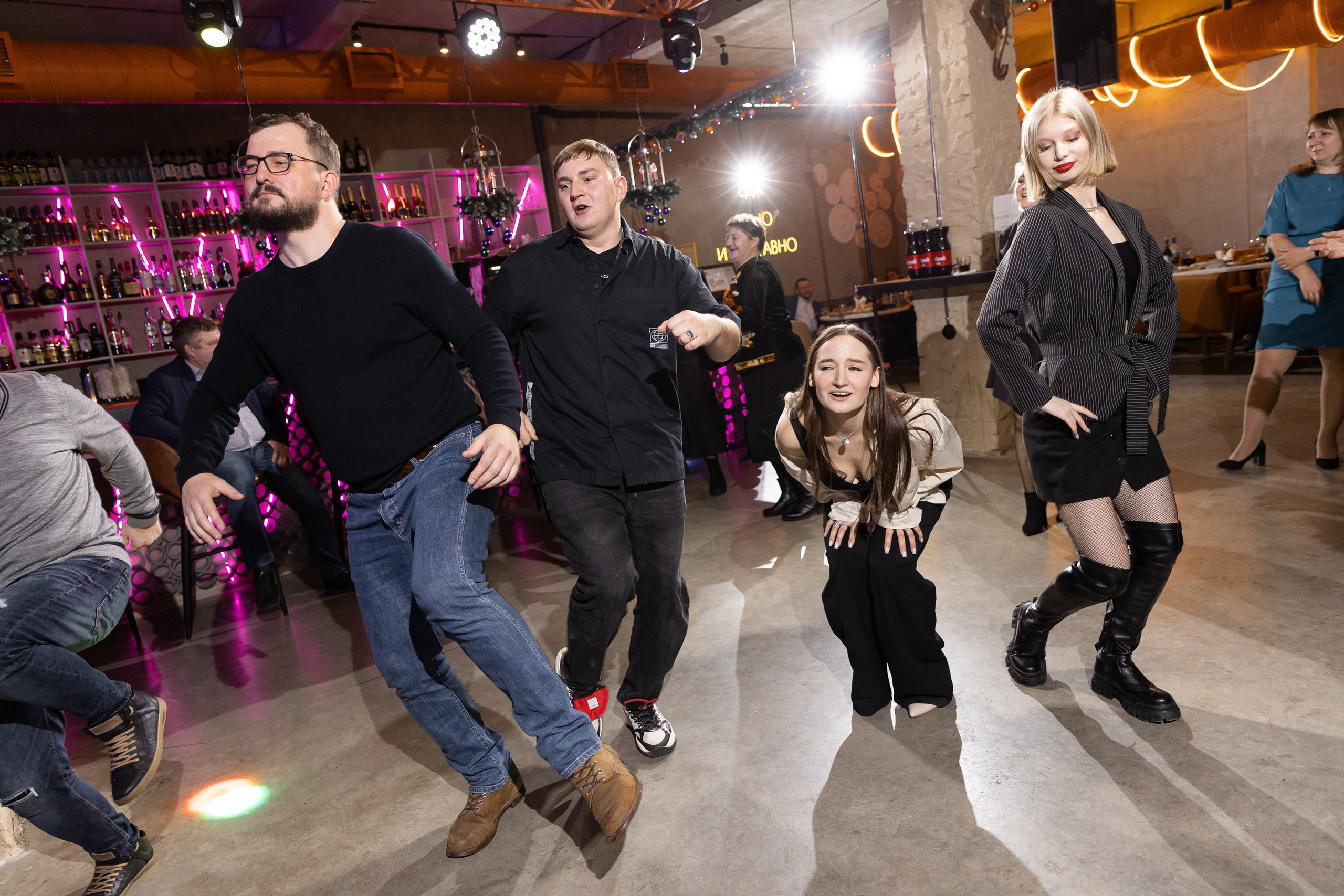 Еда, вино и всё равно. Э Т О М Ы