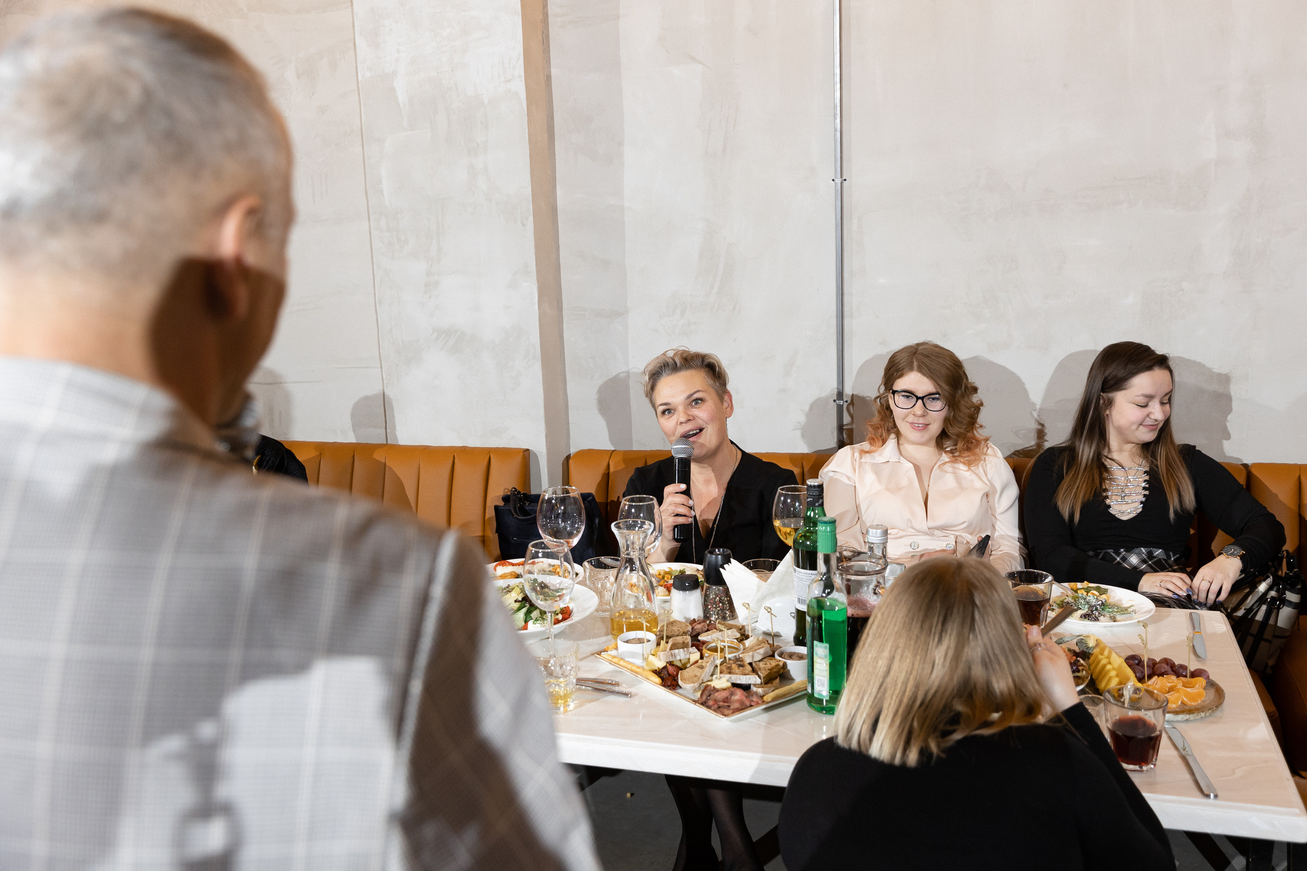 Еда, вино и всё равно. Э Т О М Ы