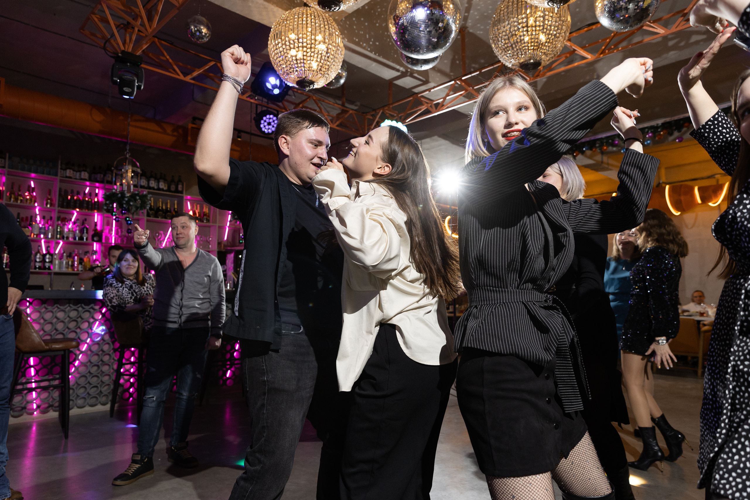 Еда, вино и всё равно. Э Т О М Ы