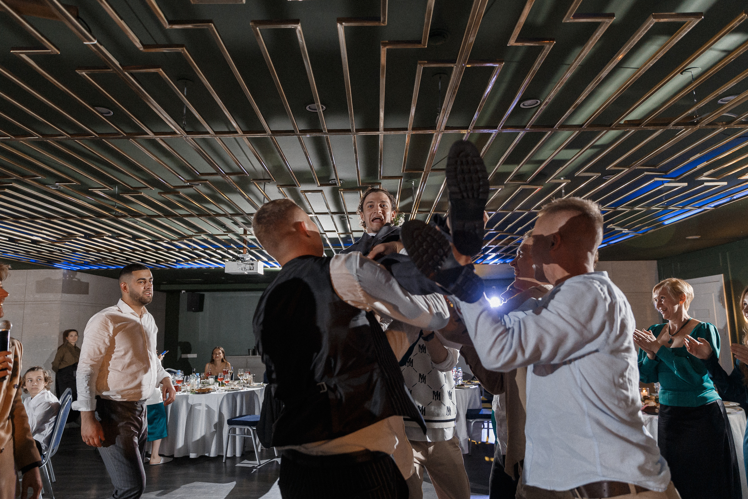 Тушите пожар. Э Т О М Ы