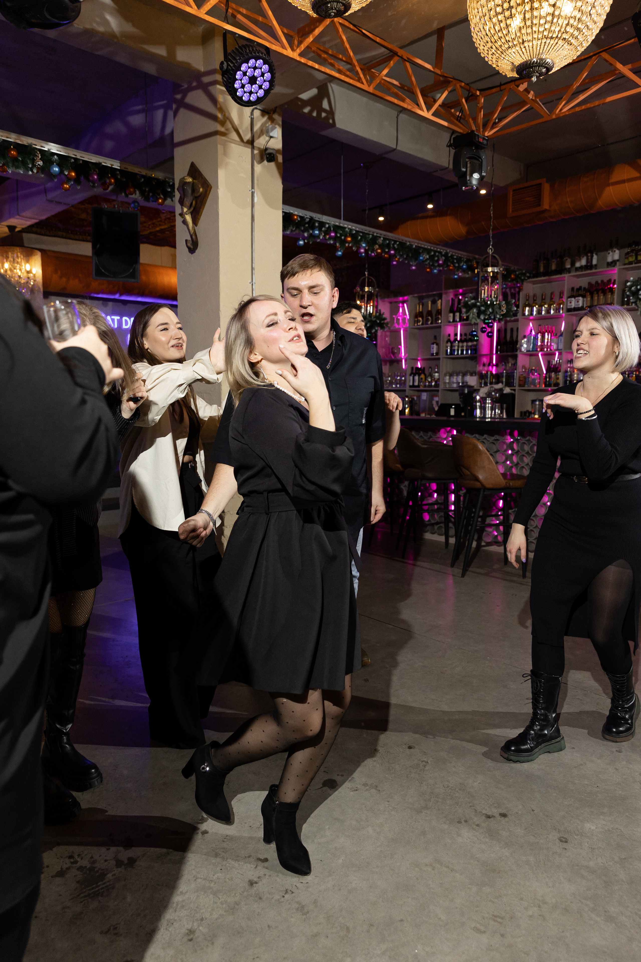 Еда, вино и всё равно. Э Т О М Ы