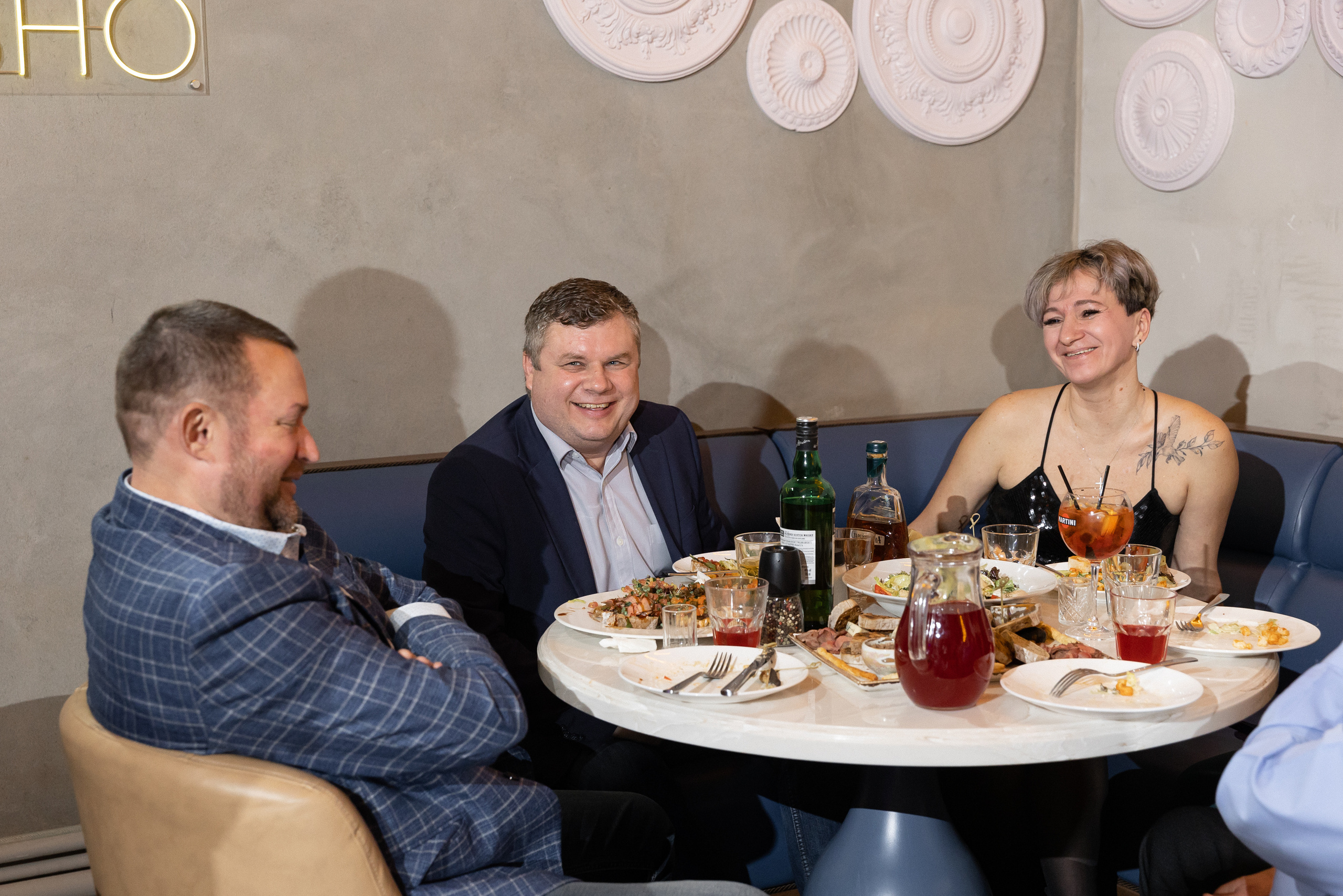 Еда, вино и всё равно. Э Т О М Ы