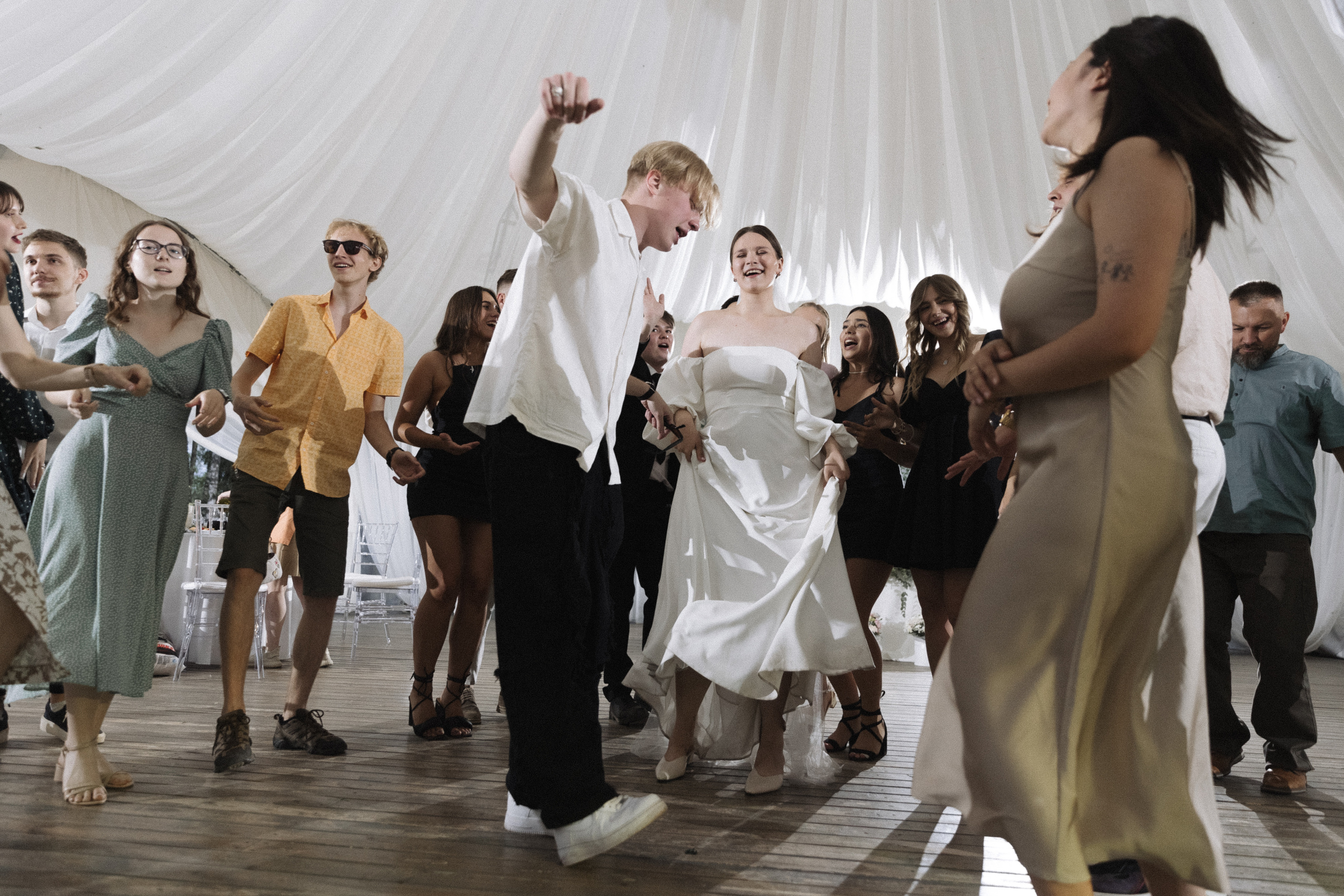 Единое целое. Э Т О М Ы