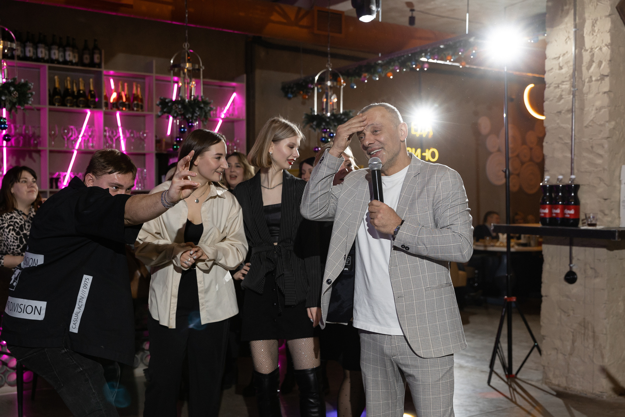 Еда, вино и всё равно. Э Т О М Ы