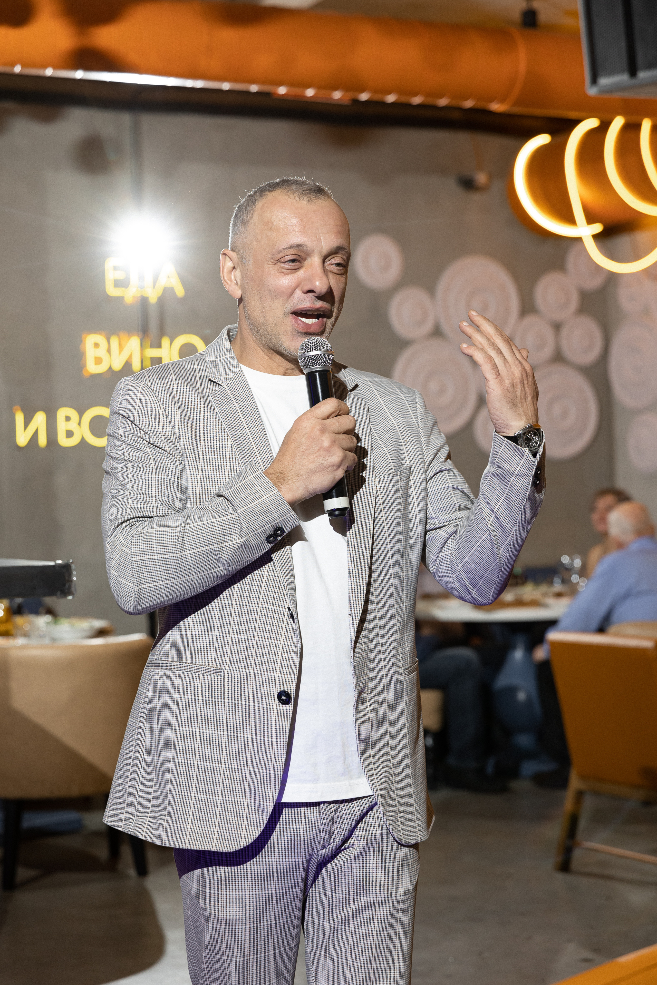 Еда, вино и всё равно. Э Т О М Ы