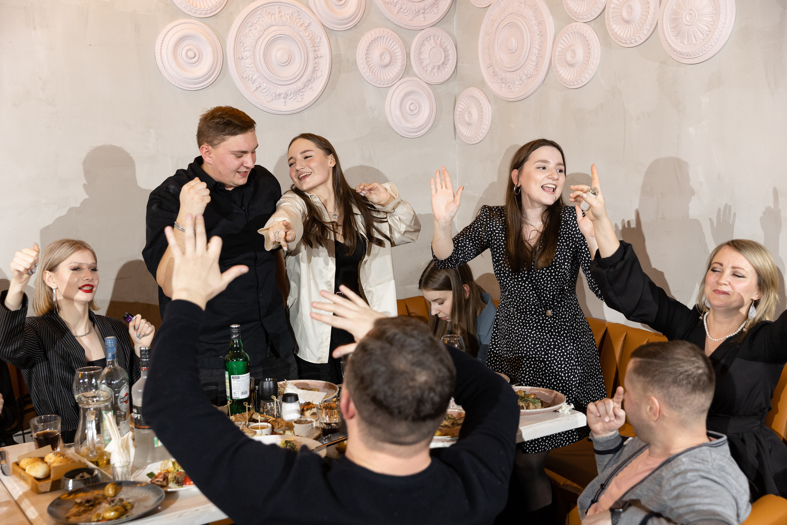 Еда, вино и всё равно. Э Т О М Ы