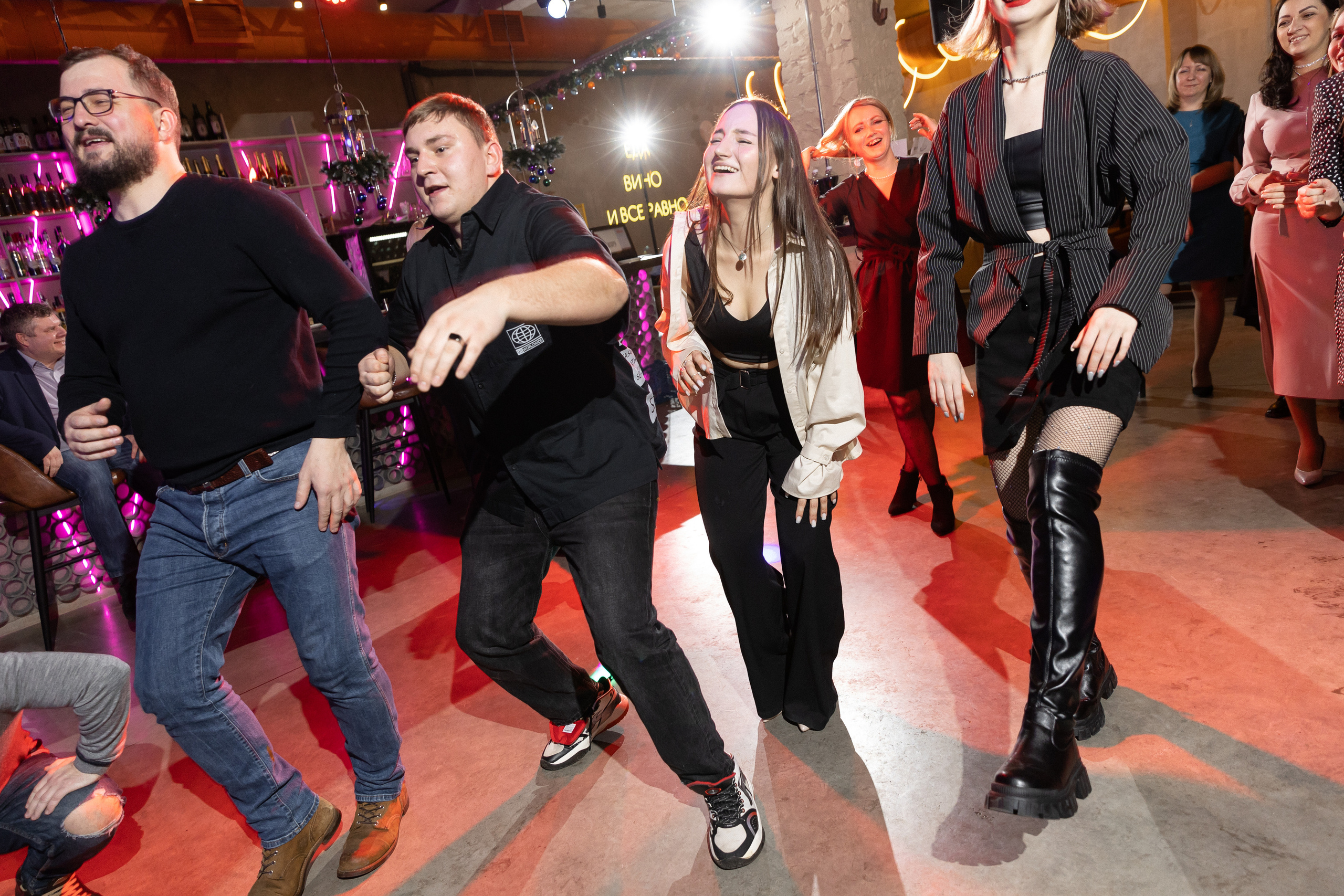 Еда, вино и всё равно. Э Т О М Ы