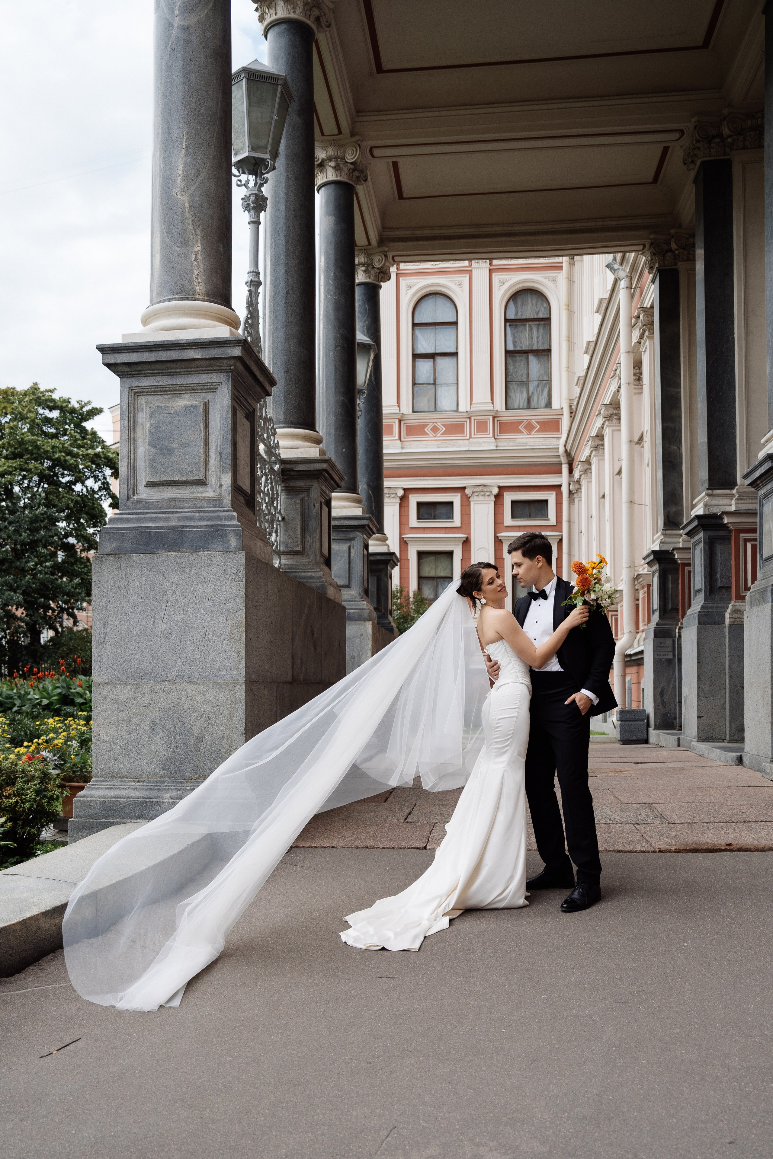 Оранжевая свадьба в гребешках. Свадебный фотограф организатор в Санкт-Петербурге Ассоль Опарина