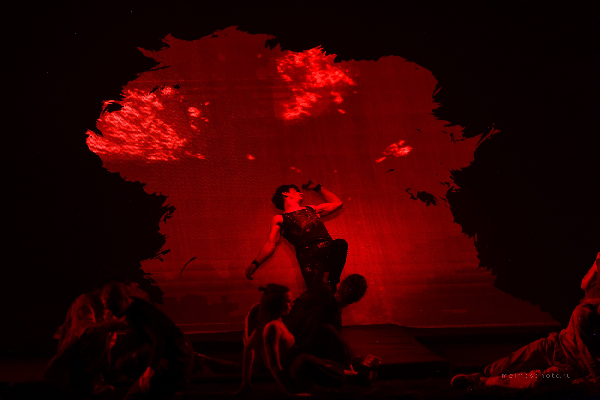 АНТИГРАВИТАЦИЯ. Репортажный, архитектурный, театральный и файн-арт фотограф Лена Мельникова в Москве